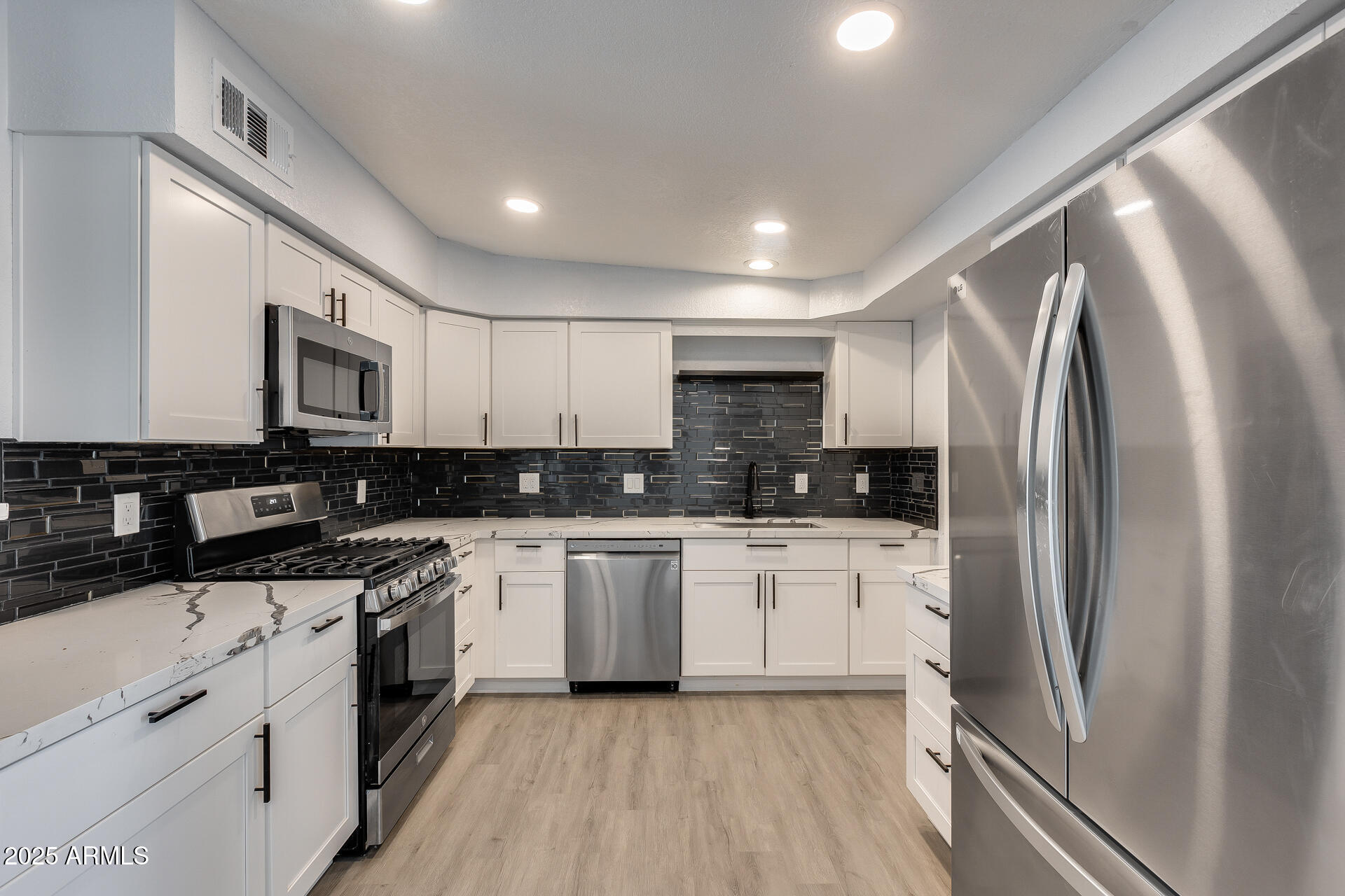 148 N GLENVIEW --