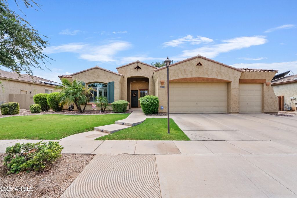 Photo of 2165 E Crescent Place, Chandler, AZ 85249 (MLS # 6910285)