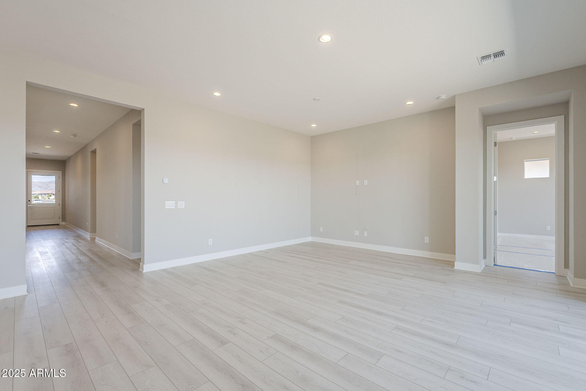 10841 N BLAKELY Street