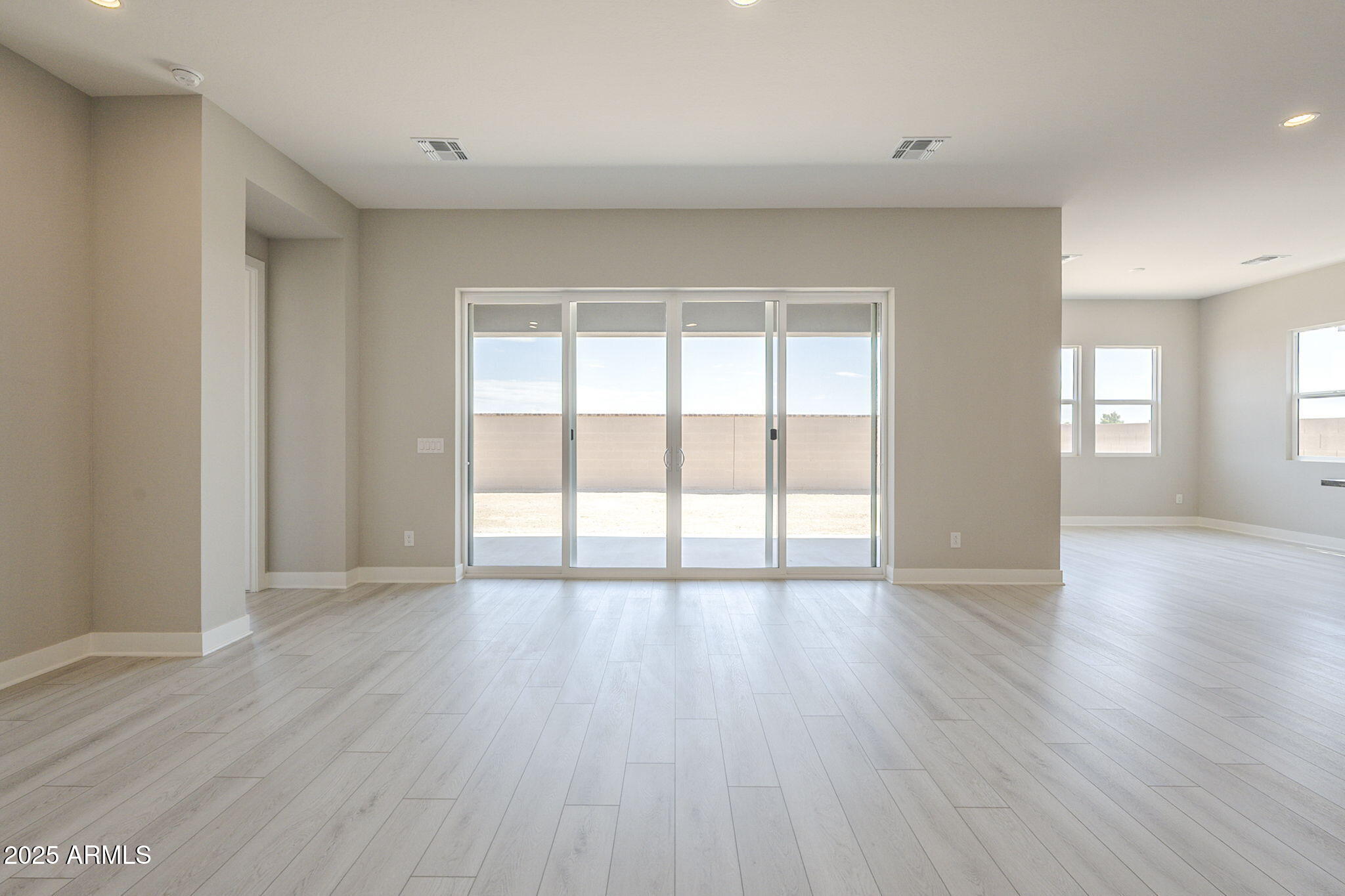 10841 N BLAKELY Street