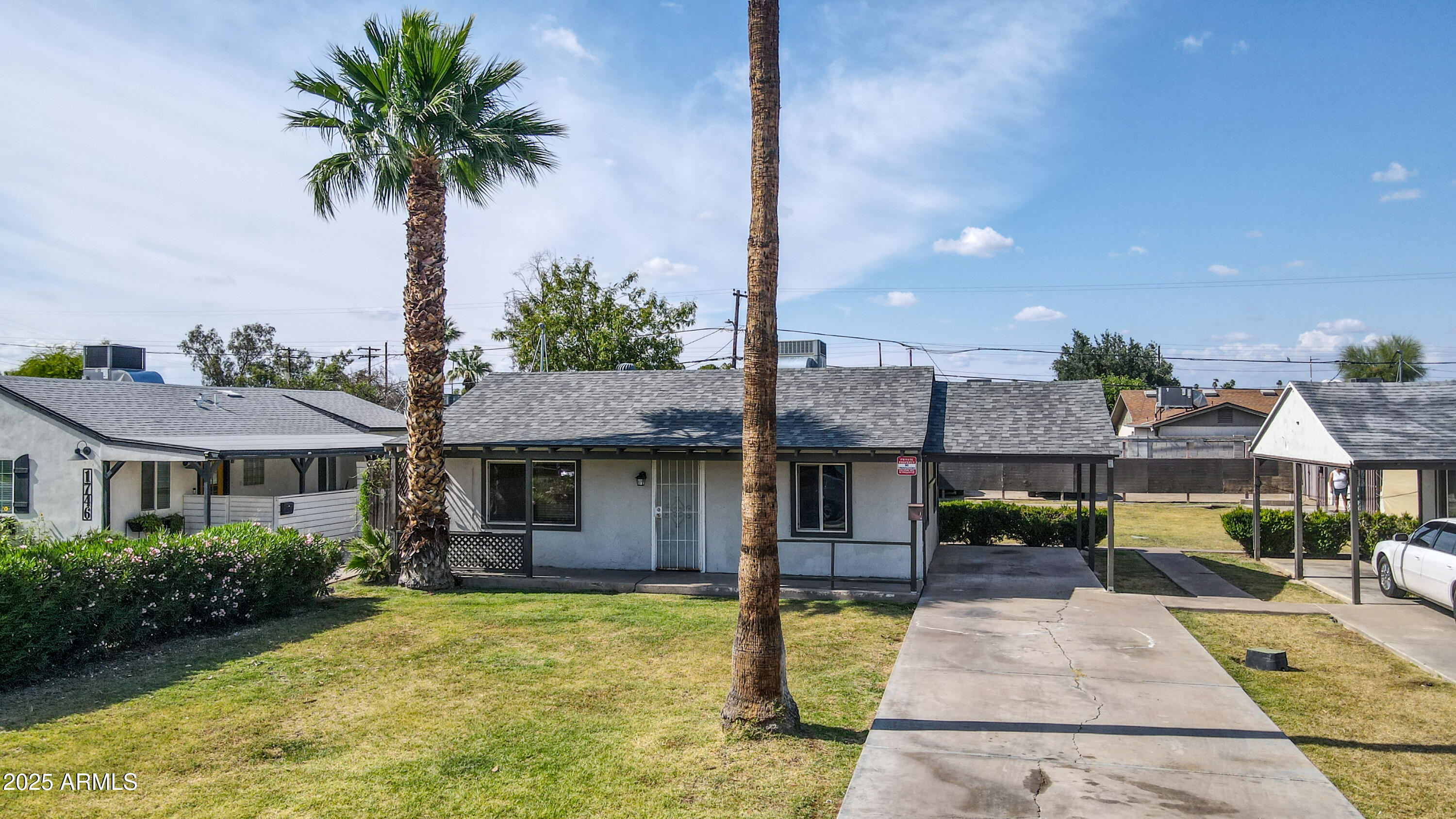 1734 W GLENROSA Avenue