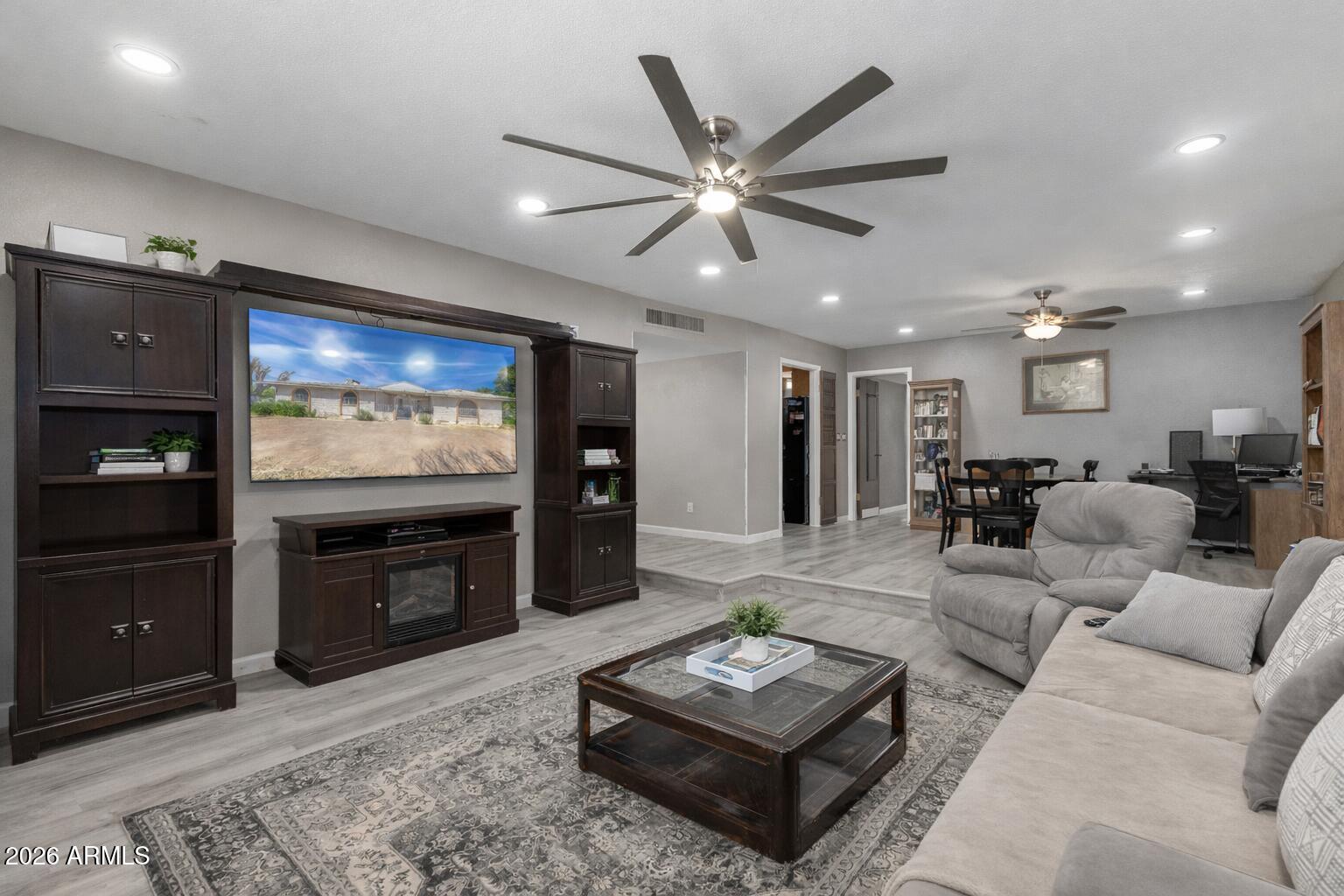 SIESTA VALLEY ESTATES - Residential