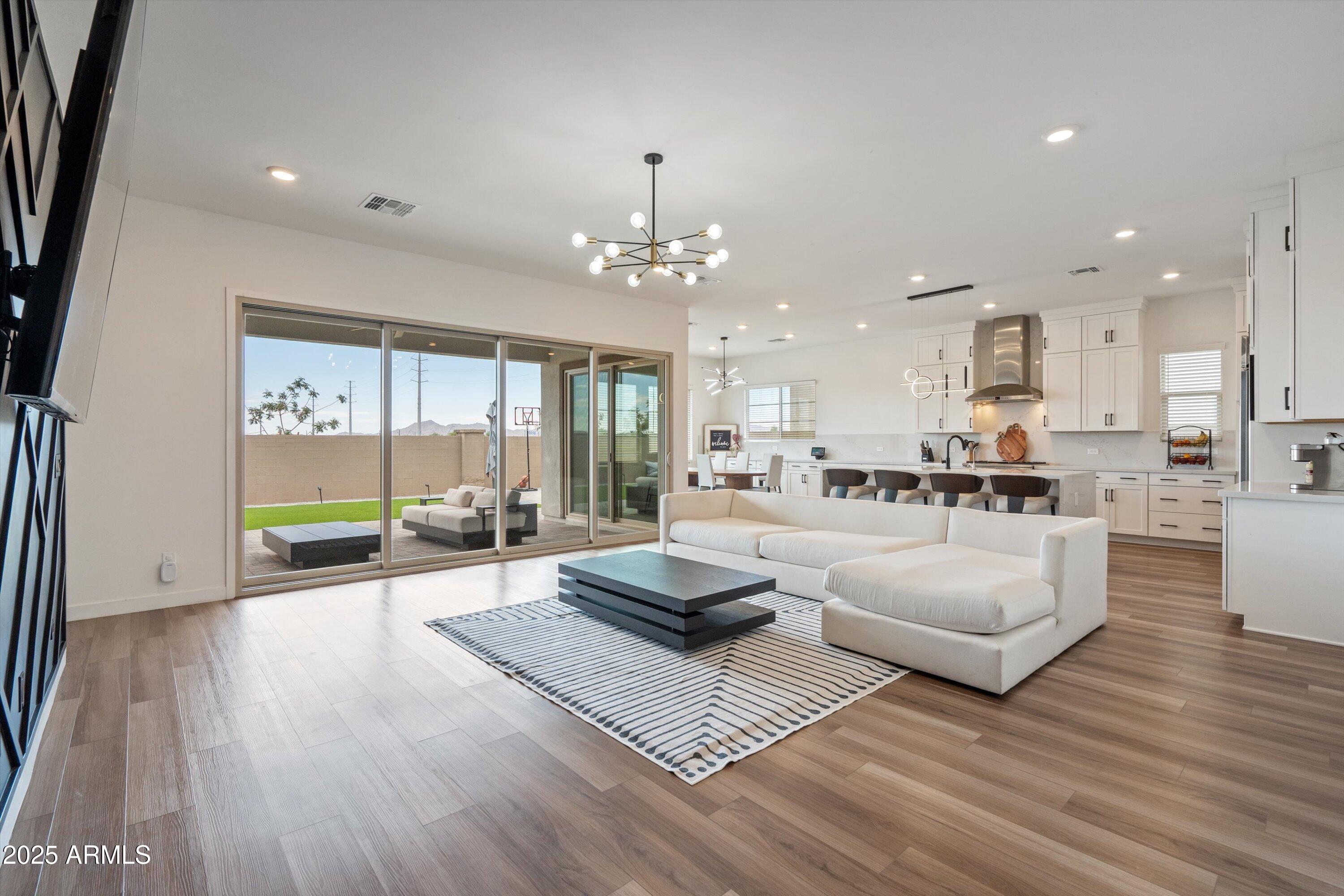 22461 E TWIN ACRES Drive