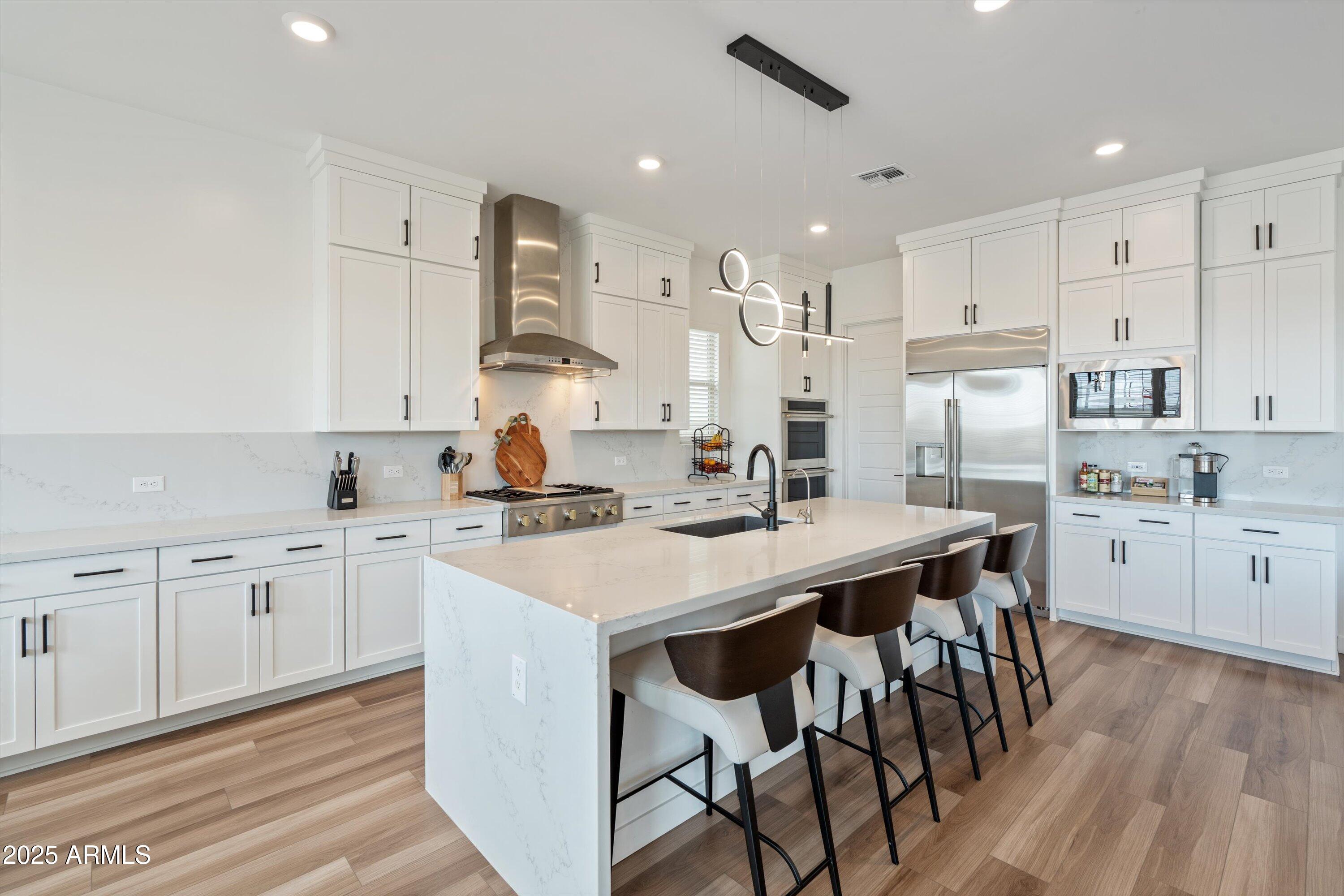22461 E TWIN ACRES Drive