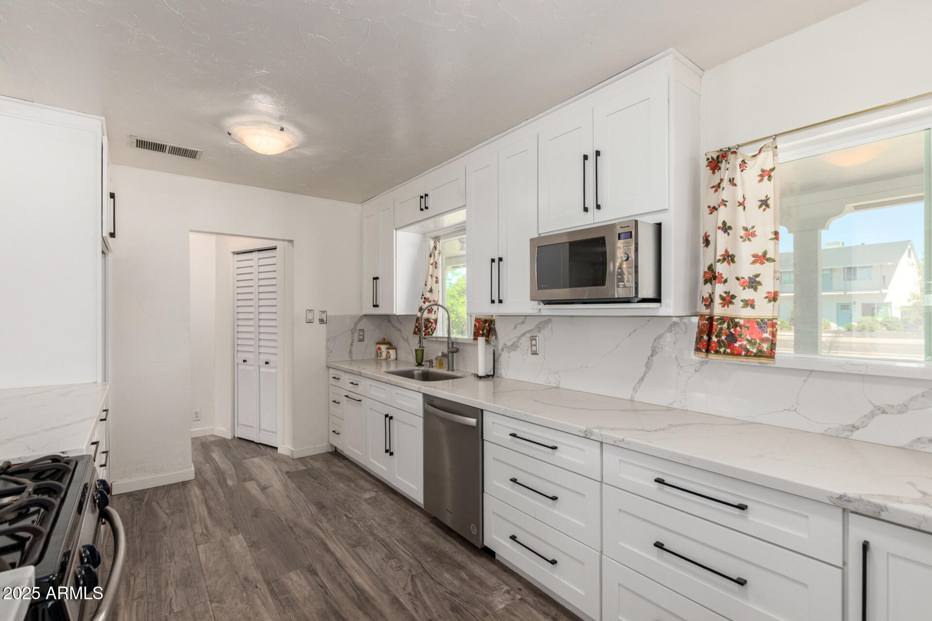 3101 E CAMPBELL Avenue