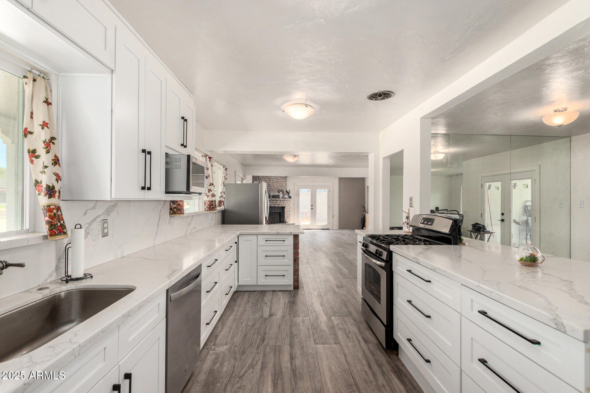 3101 E CAMPBELL Avenue