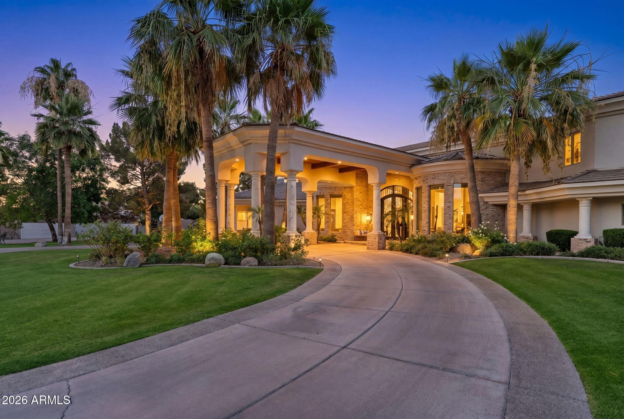 7 E OAKWOOD HILLS Drive