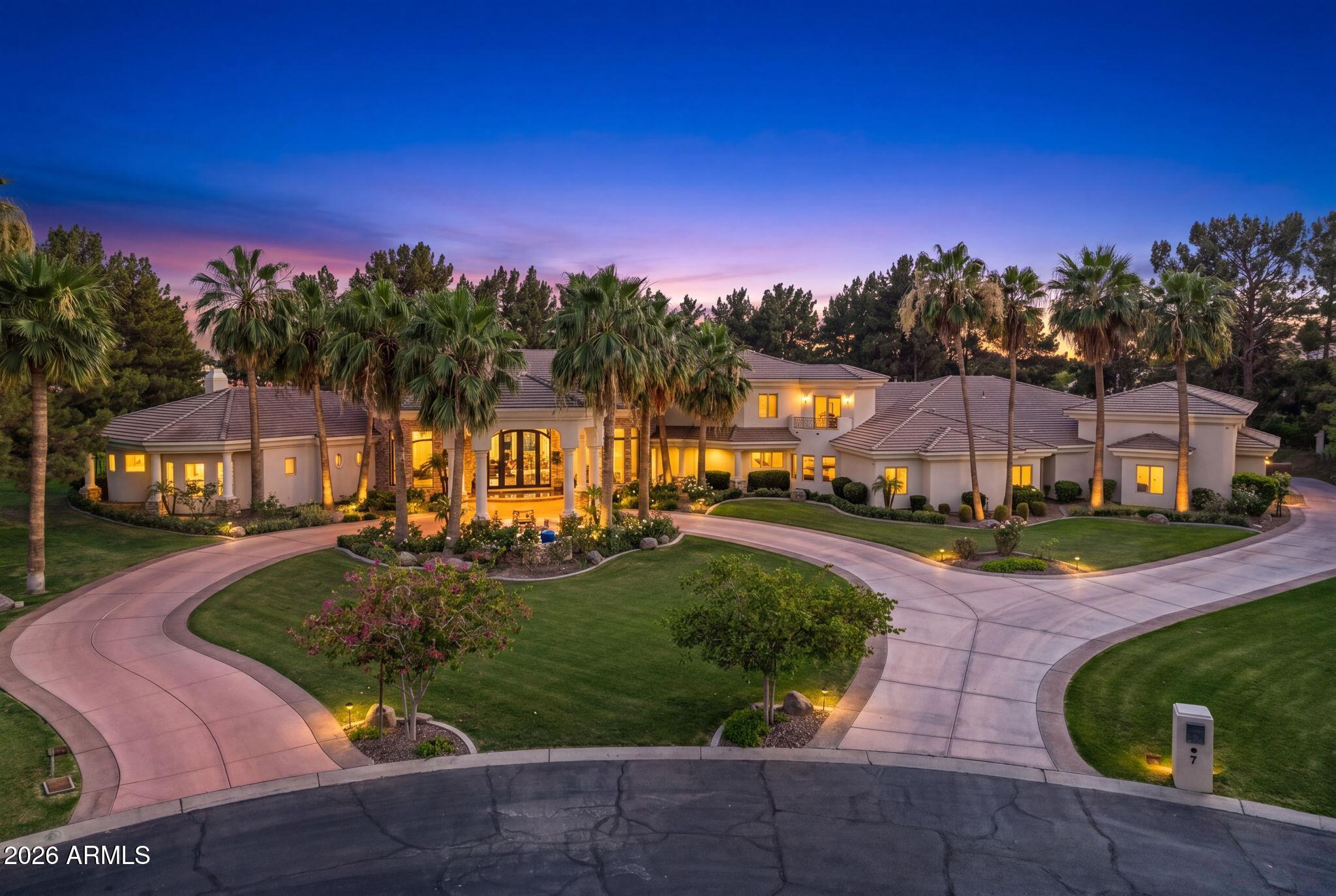 7 E OAKWOOD HILLS Drive