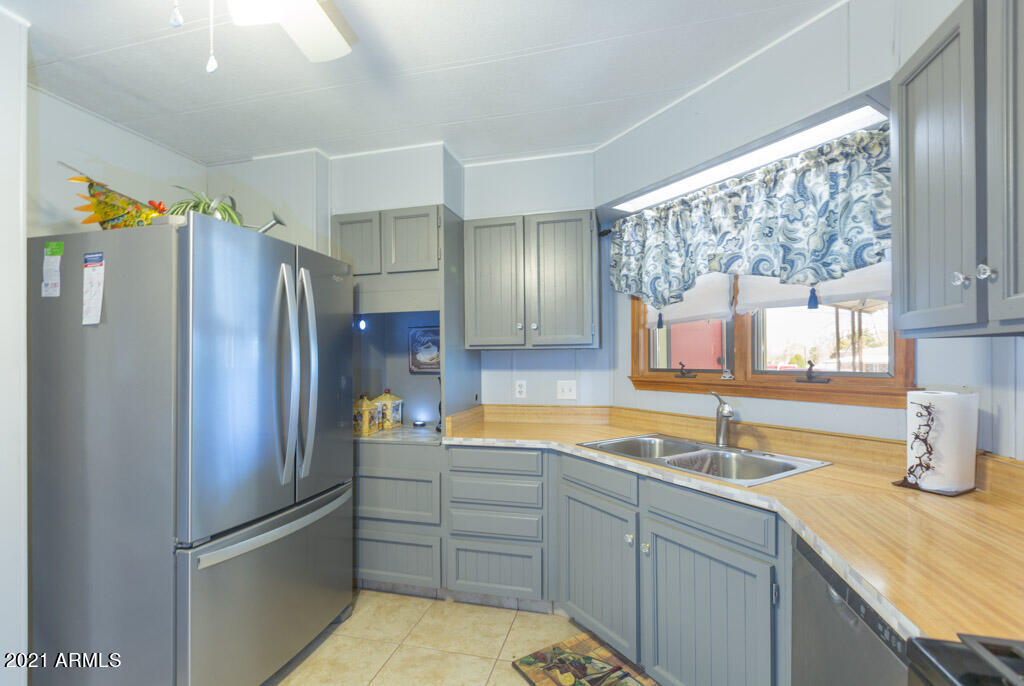 Thunderbird Mobile Home Park - Residential