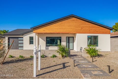 Photo of 5712 N 11th Place, Phoenix, AZ 85014 (MLS # 6958442)