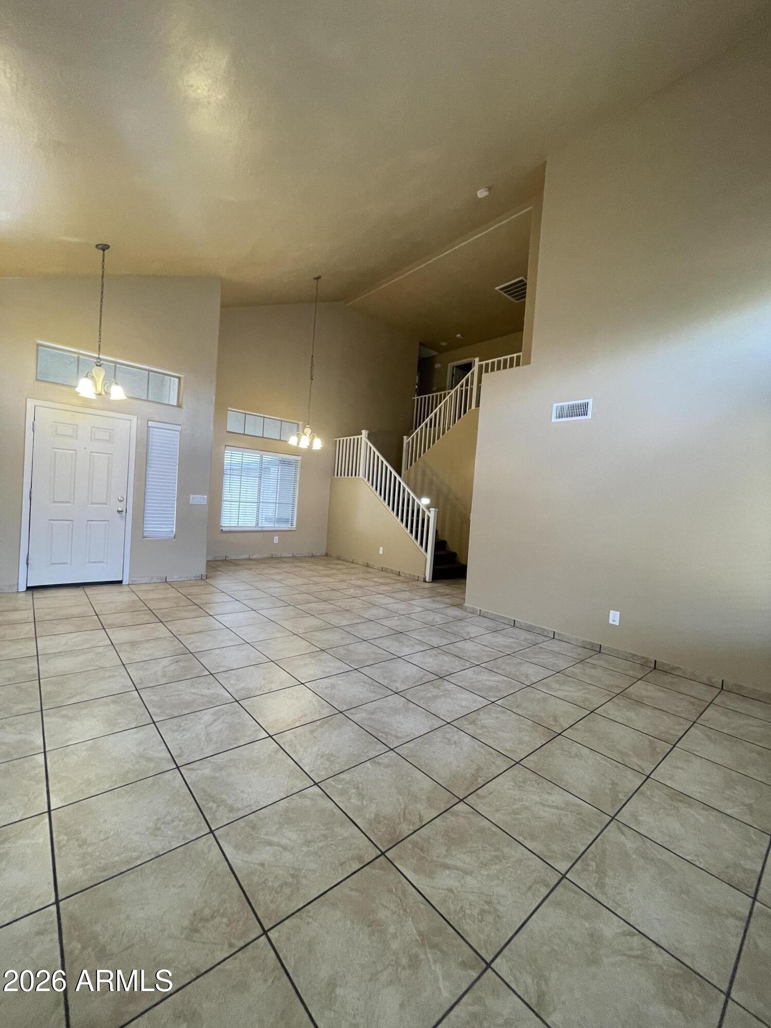 1466 E HOLIDAY Drive