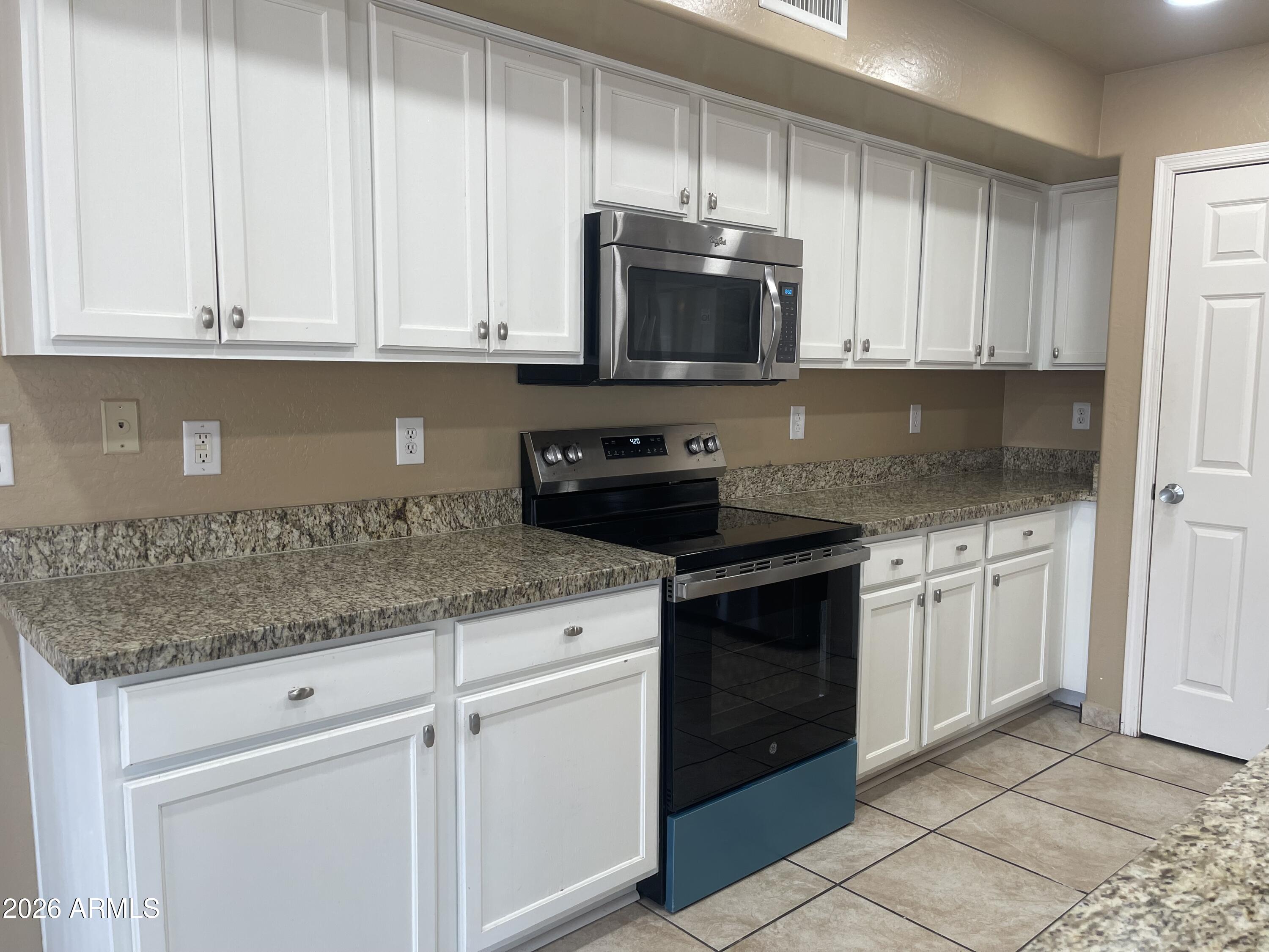 1466 E HOLIDAY Drive