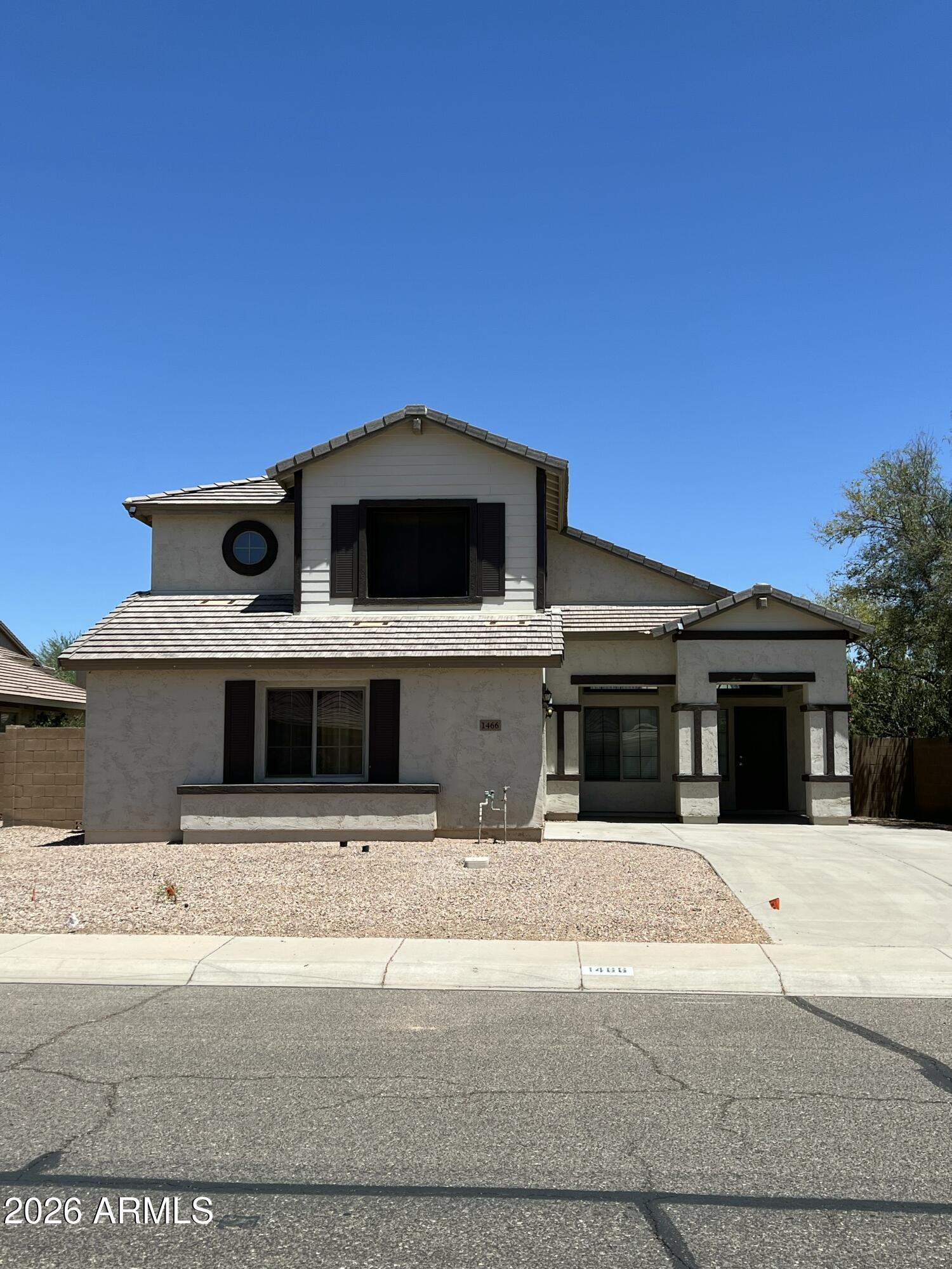 1466 E HOLIDAY Drive
