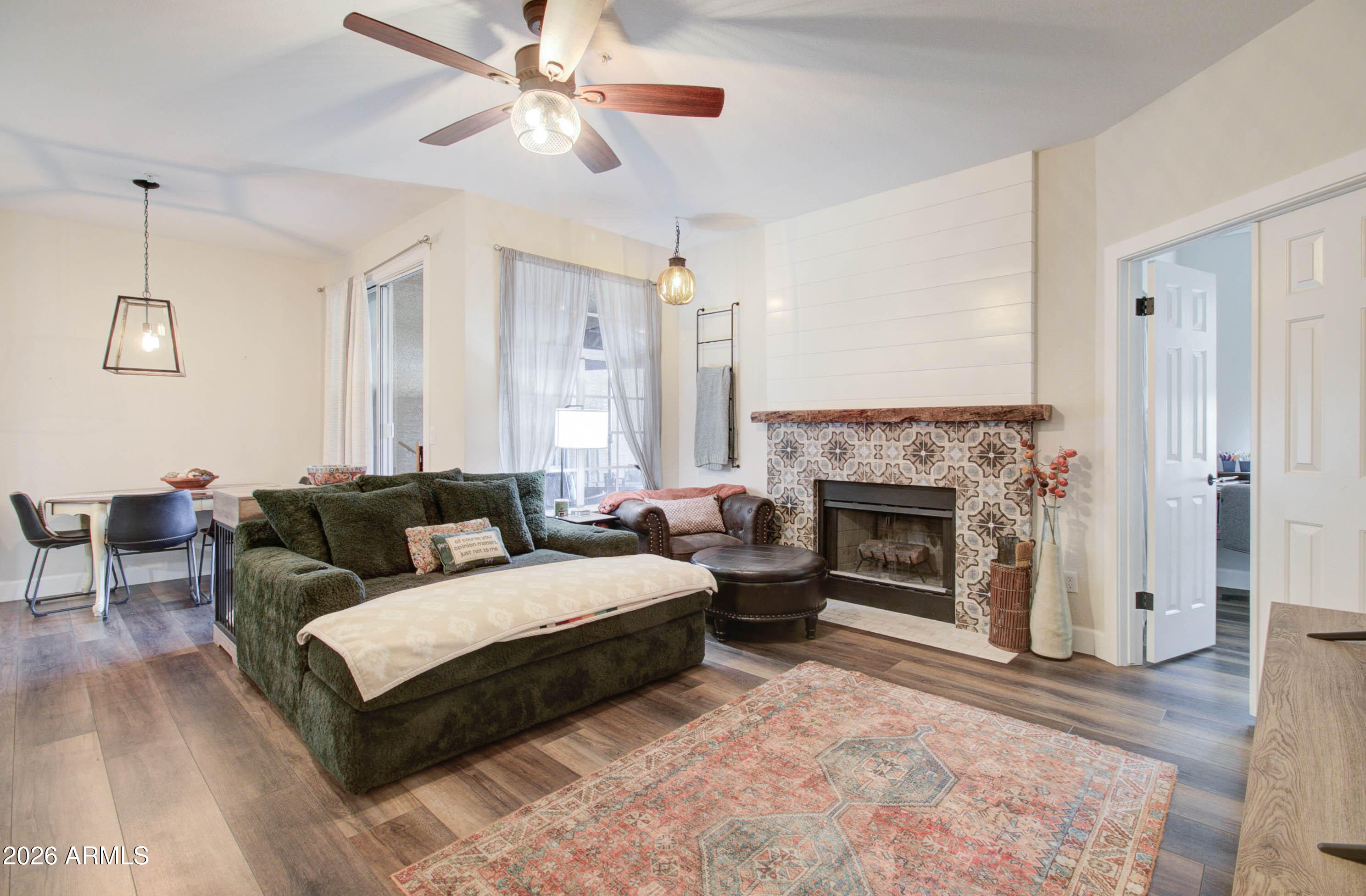 1633 E LAKESIDE Drive 170