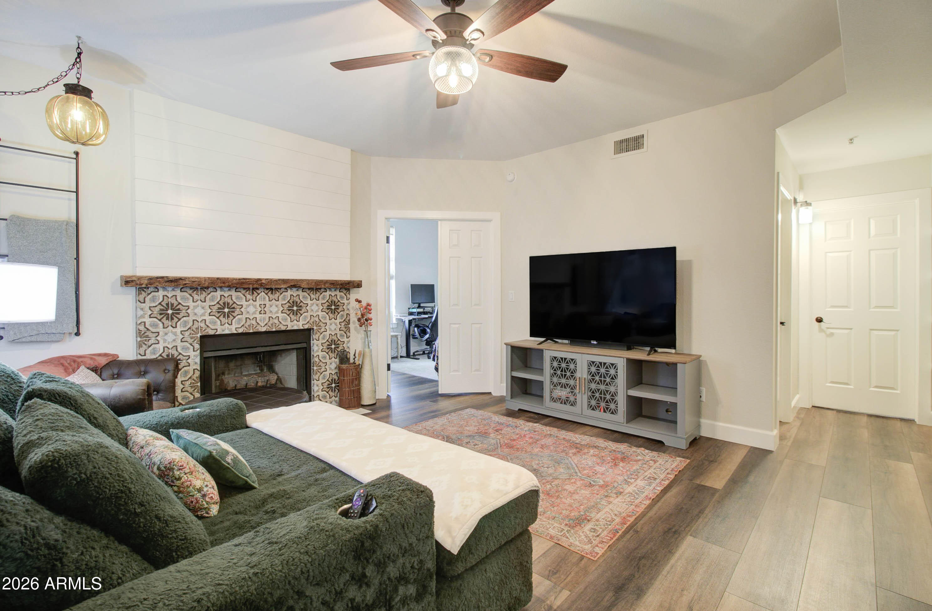 1633 E LAKESIDE Drive 170