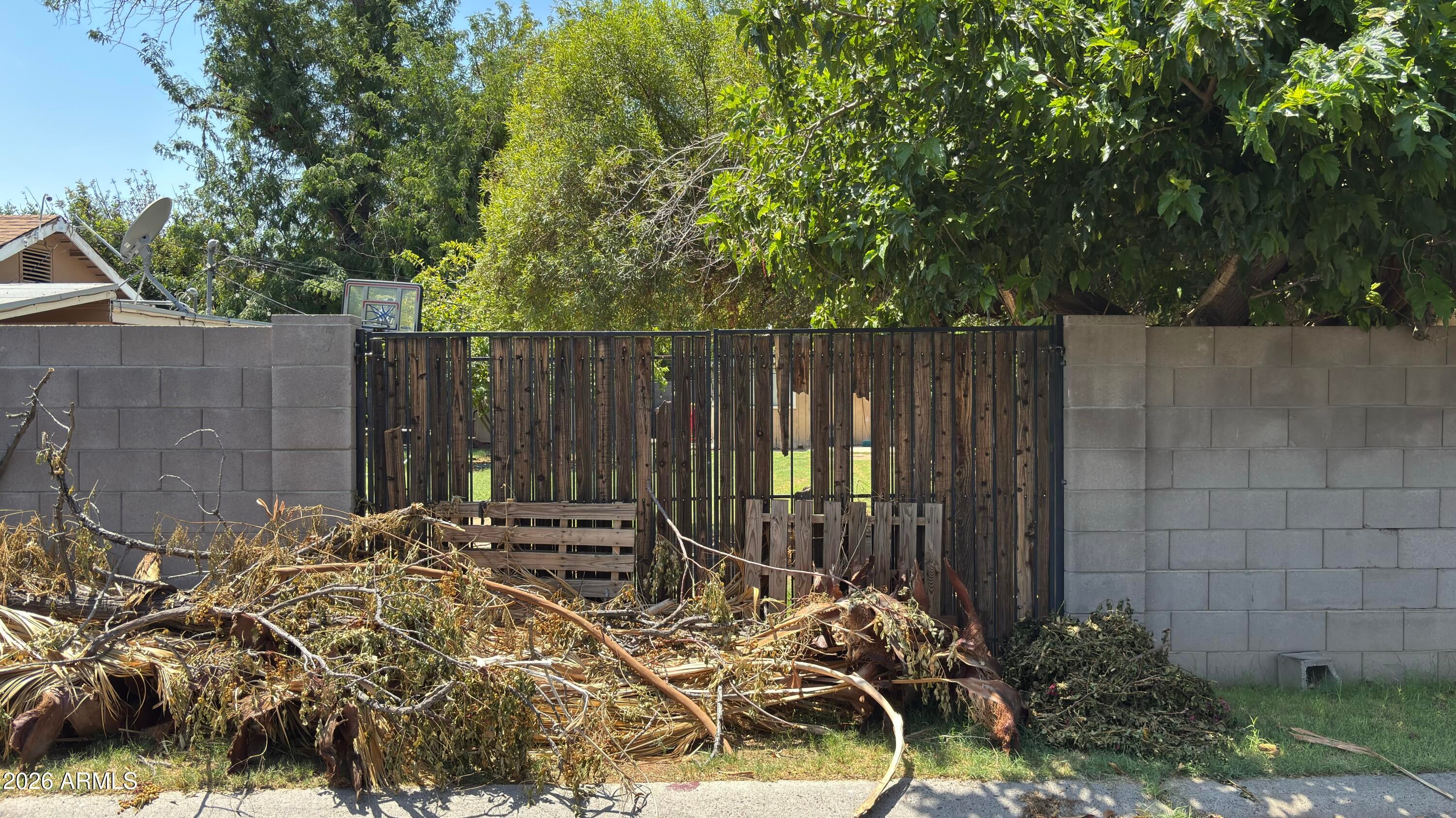 4102 E PALM Lane