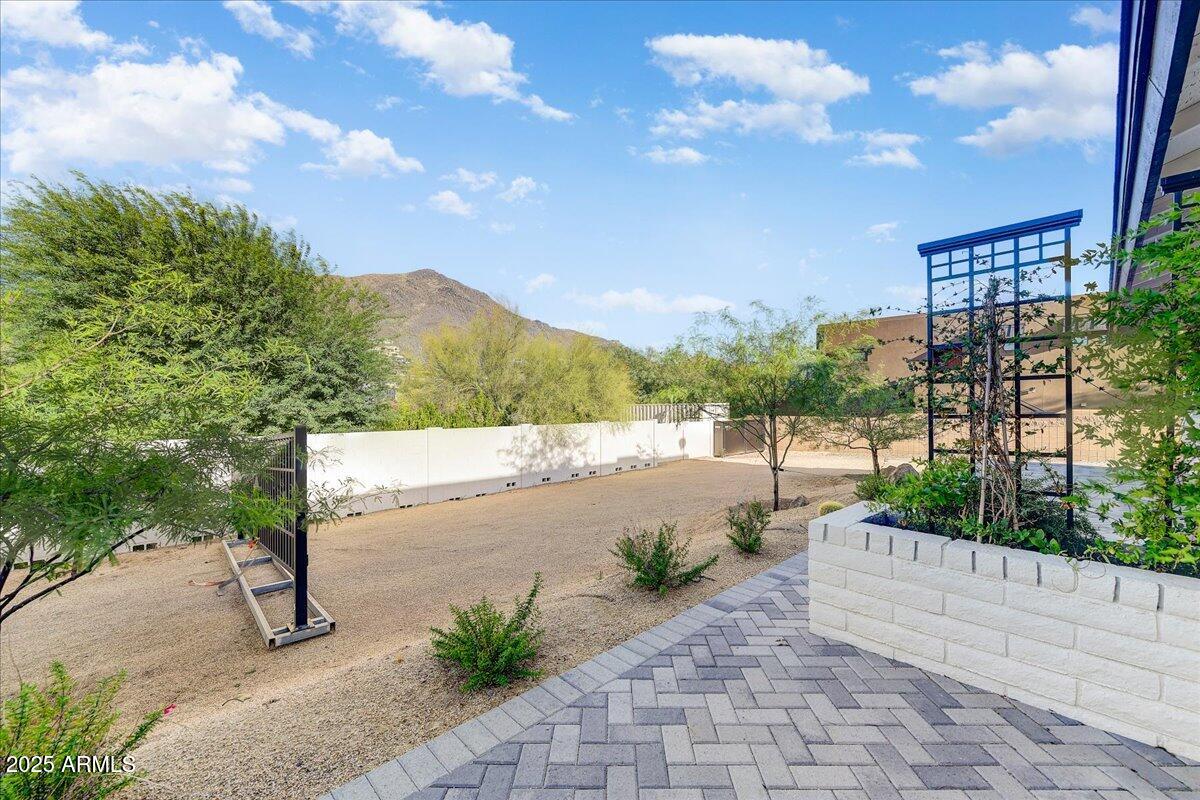 5801 E SURREY Drive