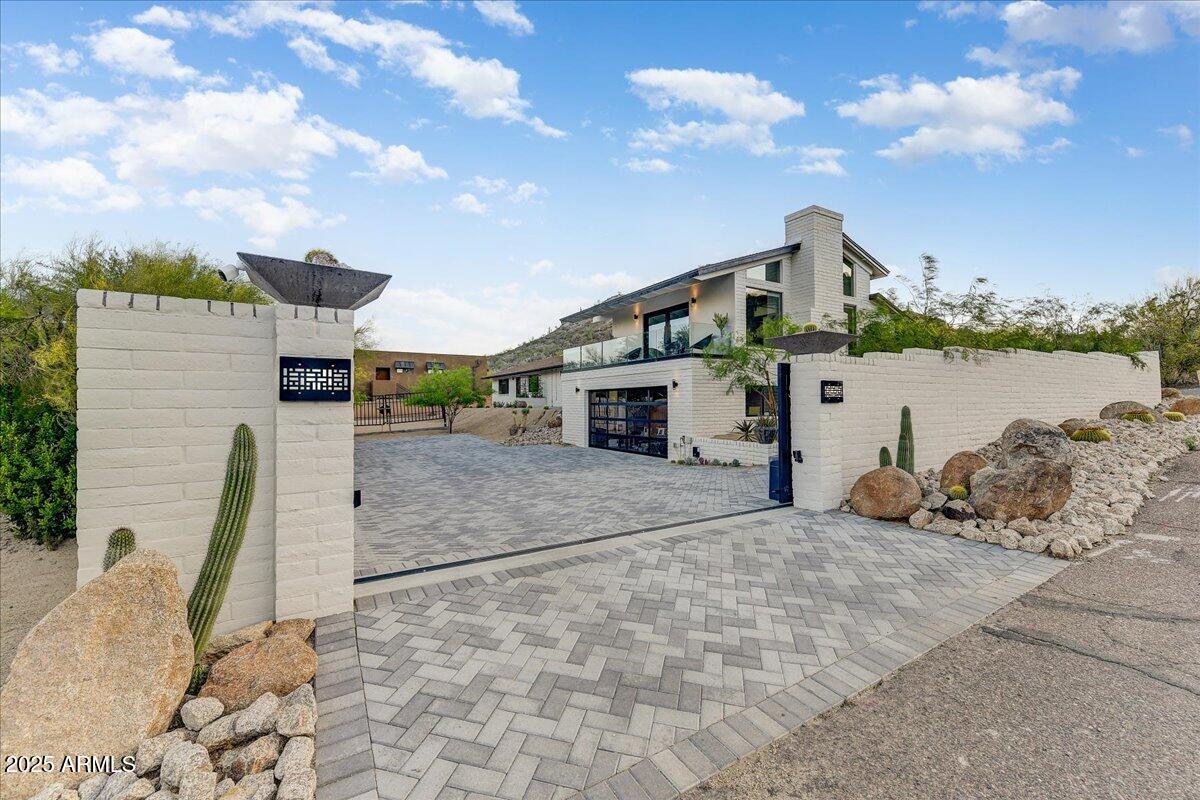 5801 E SURREY Drive