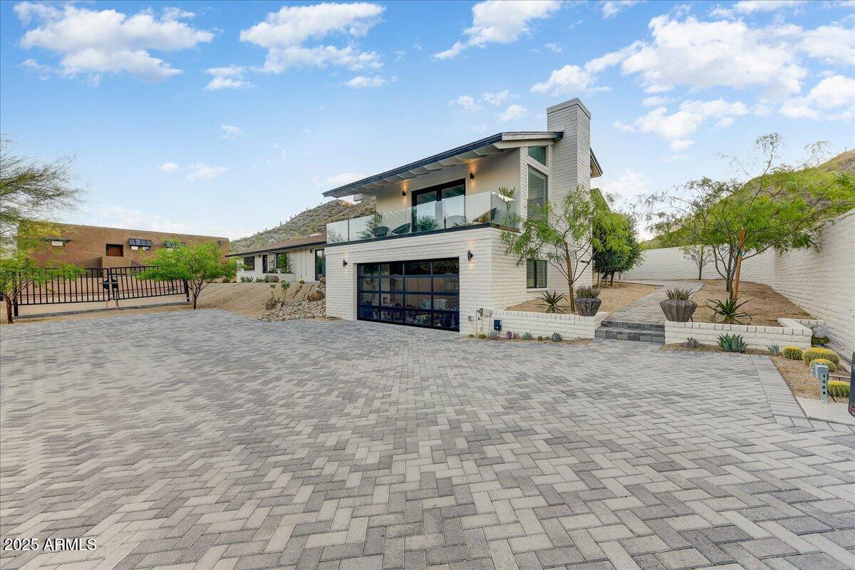 5801 E SURREY Drive