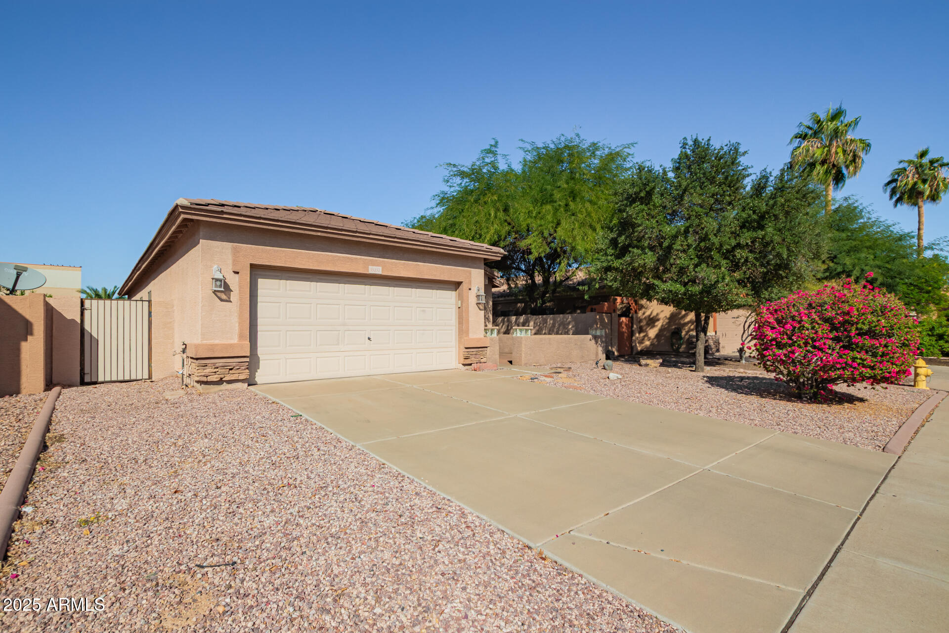 15252 W COUNTRY GABLES Drive