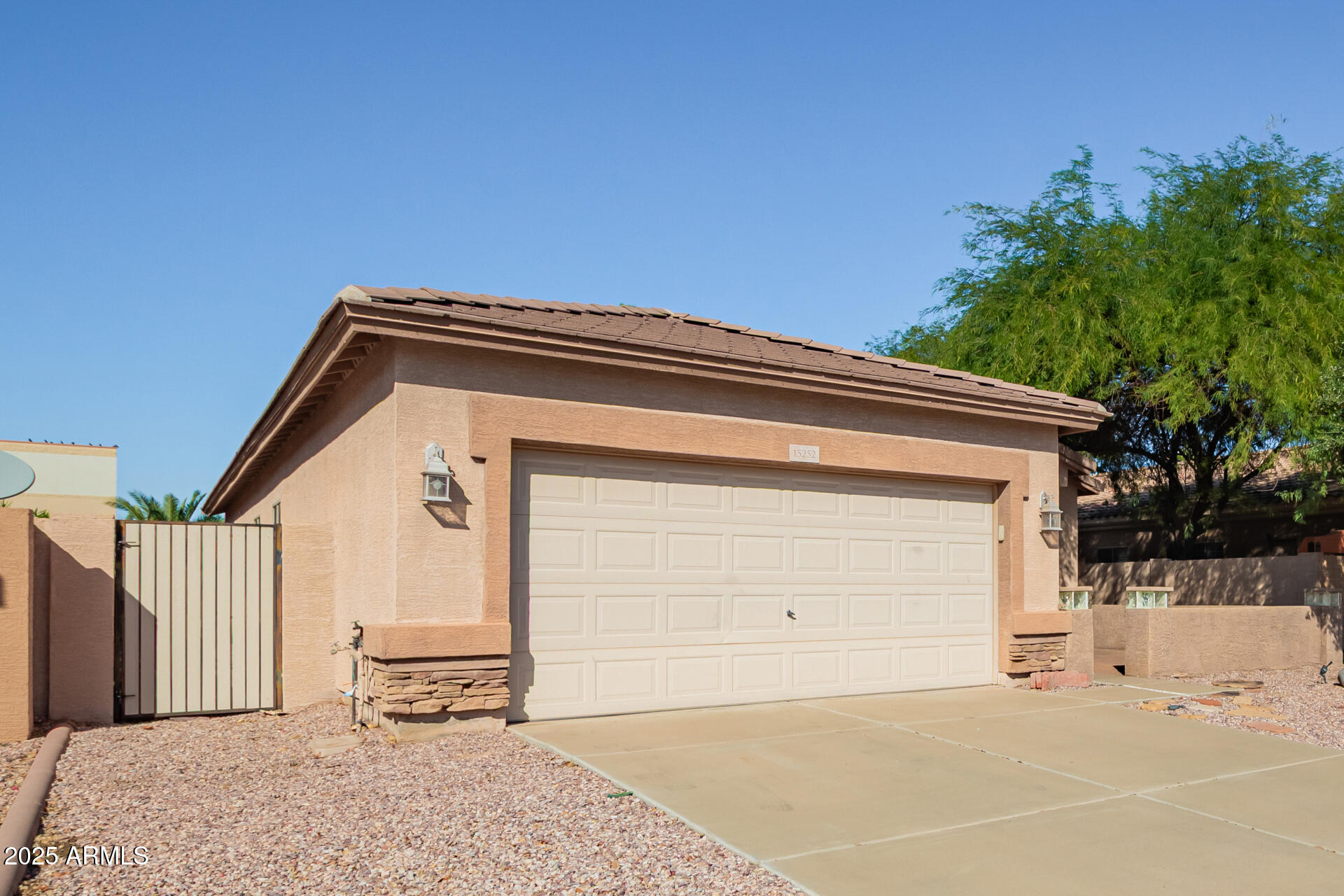 15252 W COUNTRY GABLES Drive