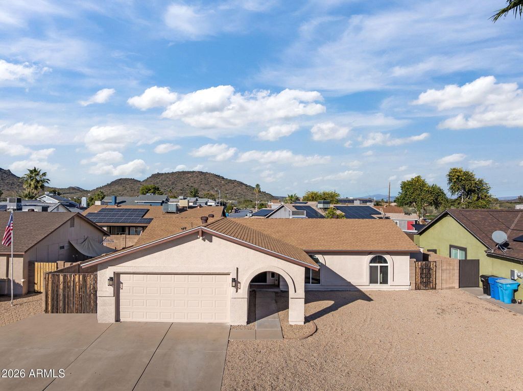 Photo of 4308 W Yorkshire Drive, Glendale, AZ 85308 (MLS # 6971023)