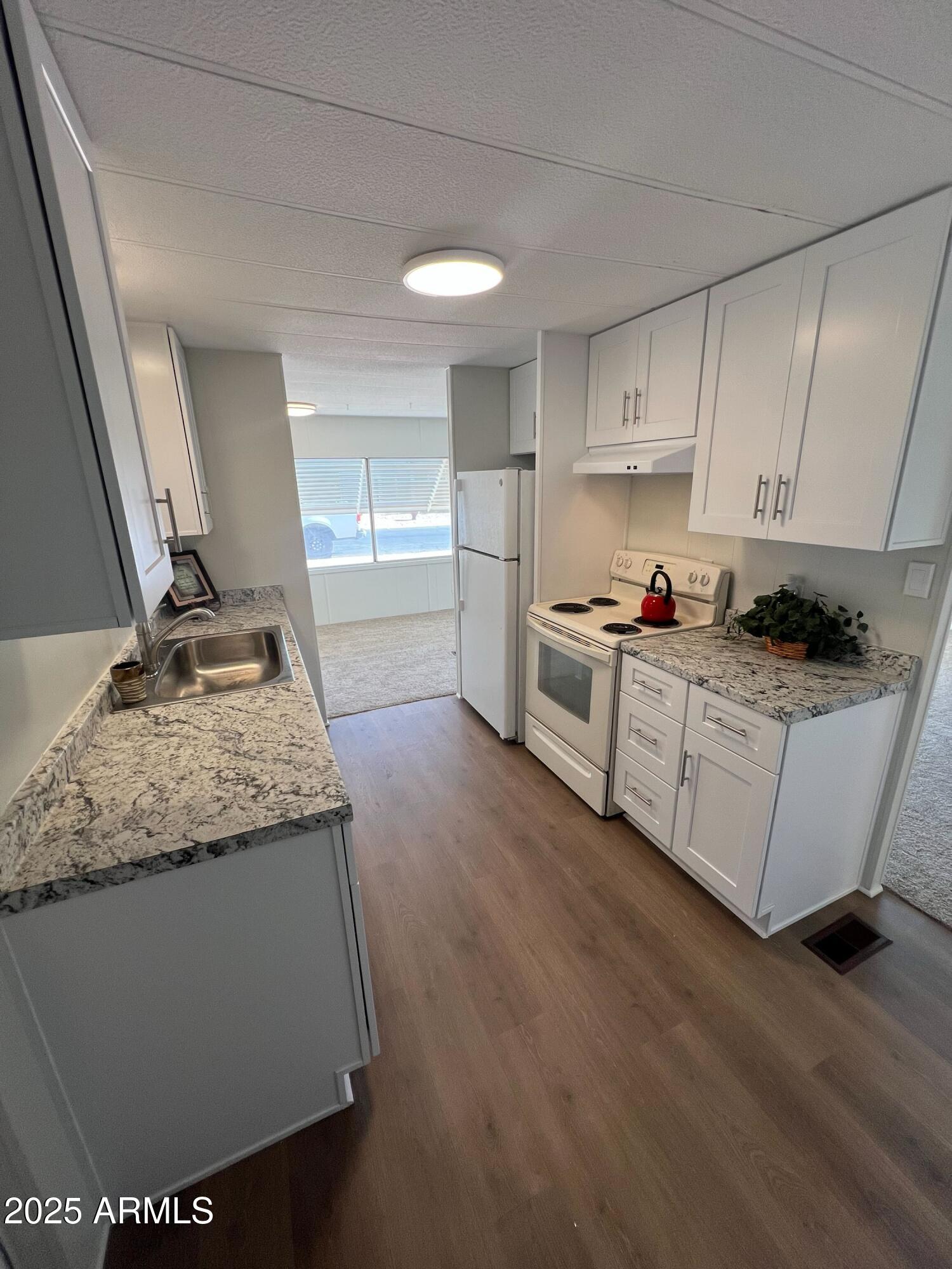 8220 E DESERT Trail