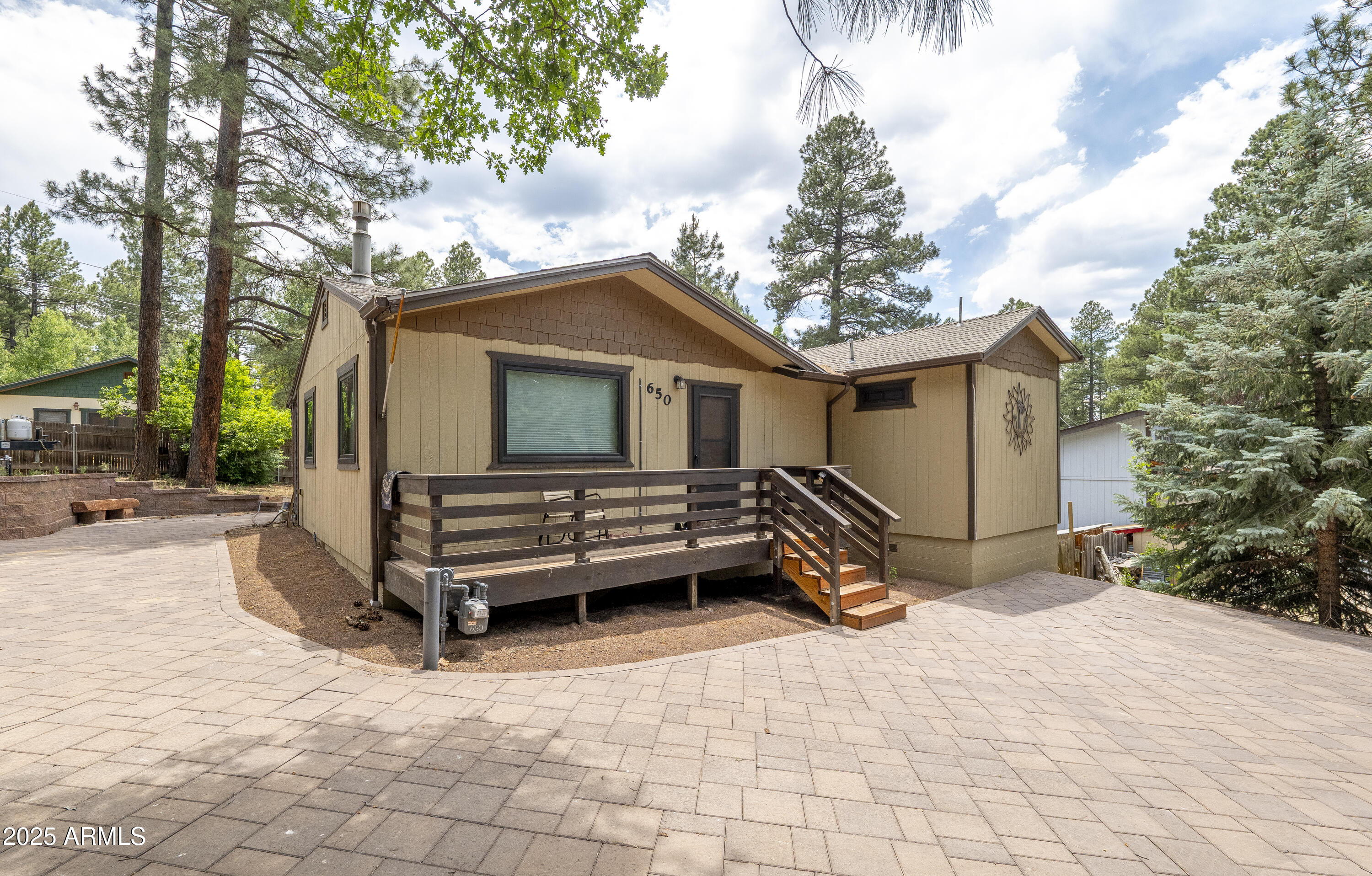 Homes 1 650 CHEROKEE --