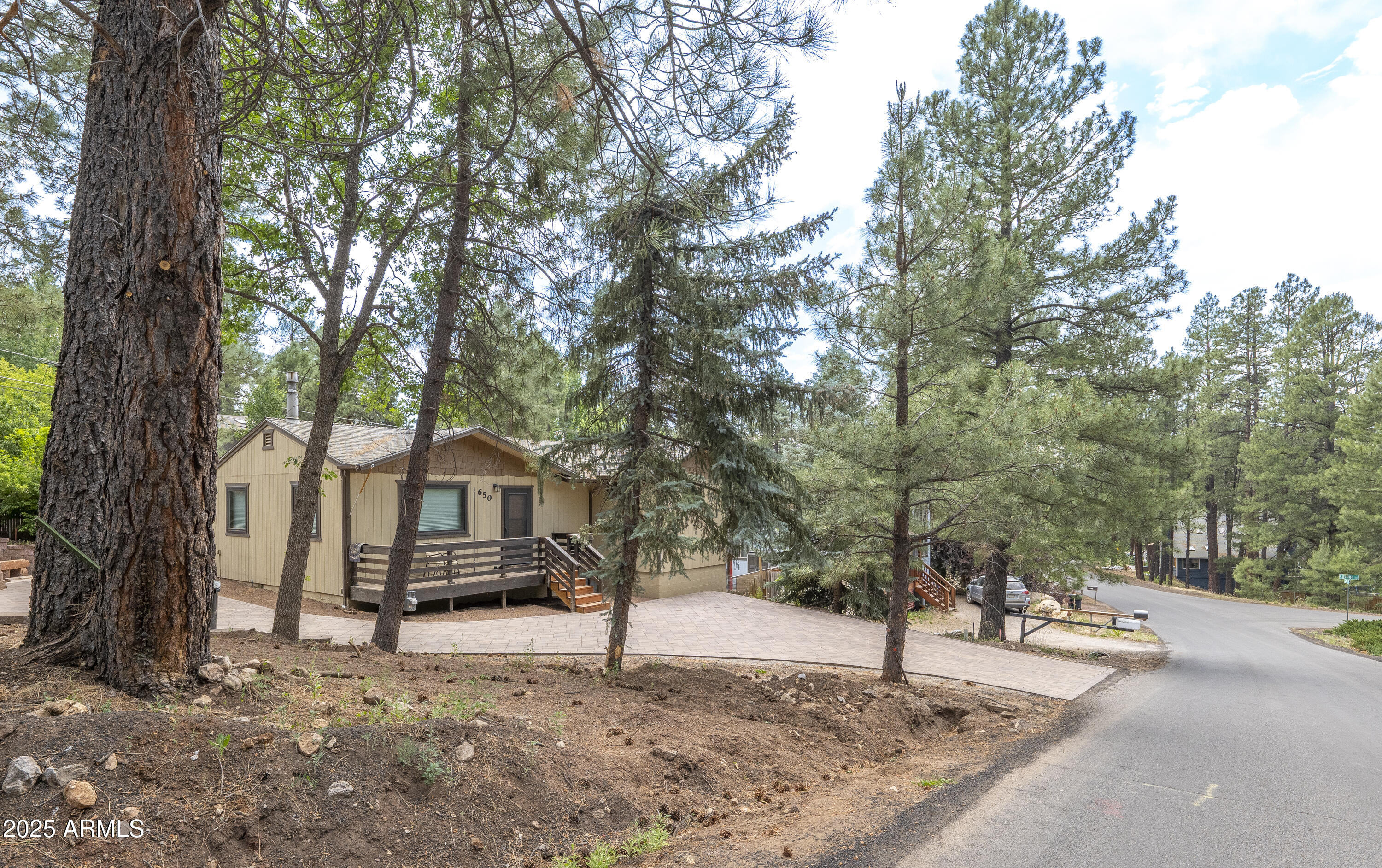Homes 2 650 CHEROKEE --