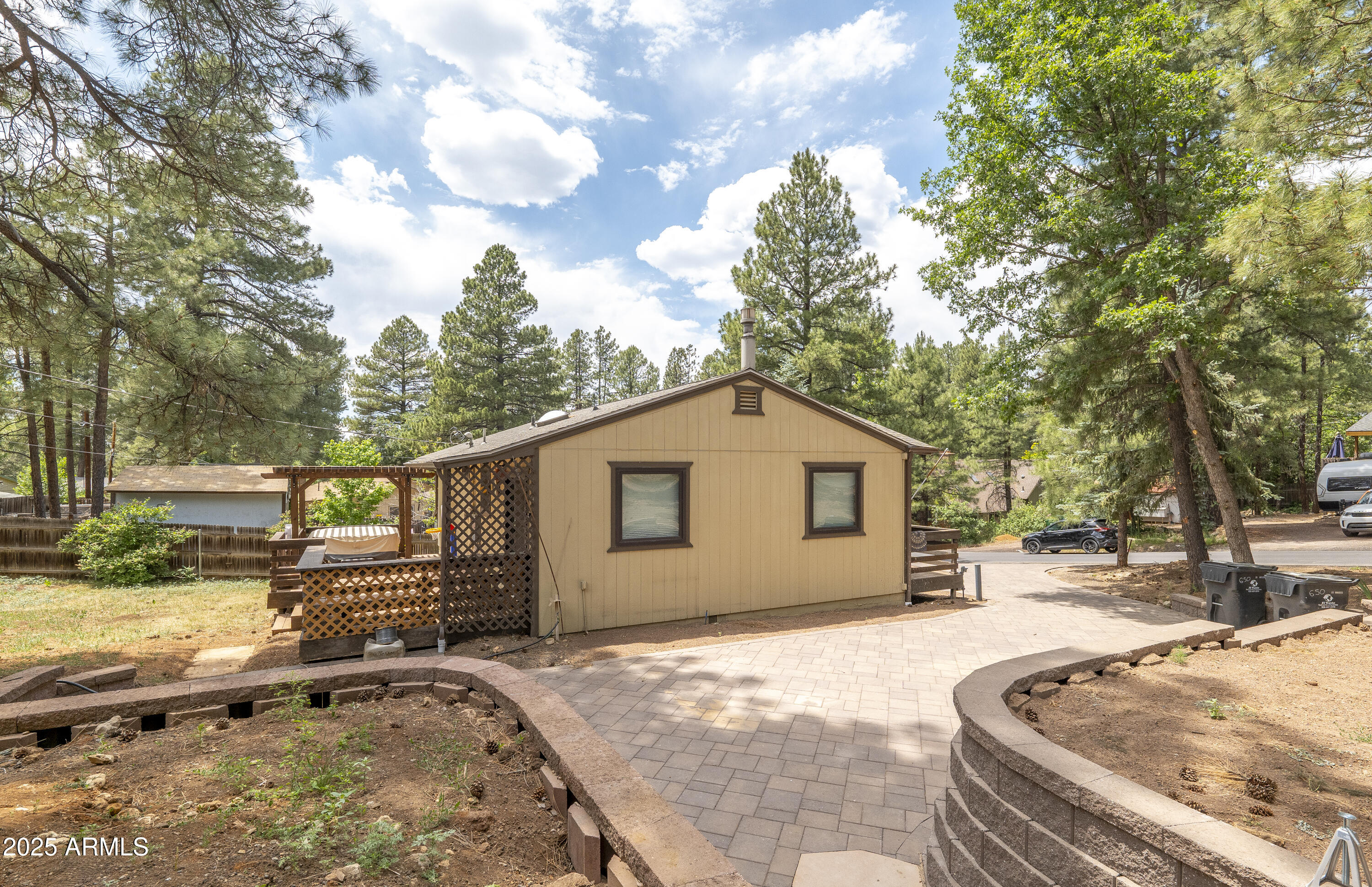 Homes 3 650 CHEROKEE --