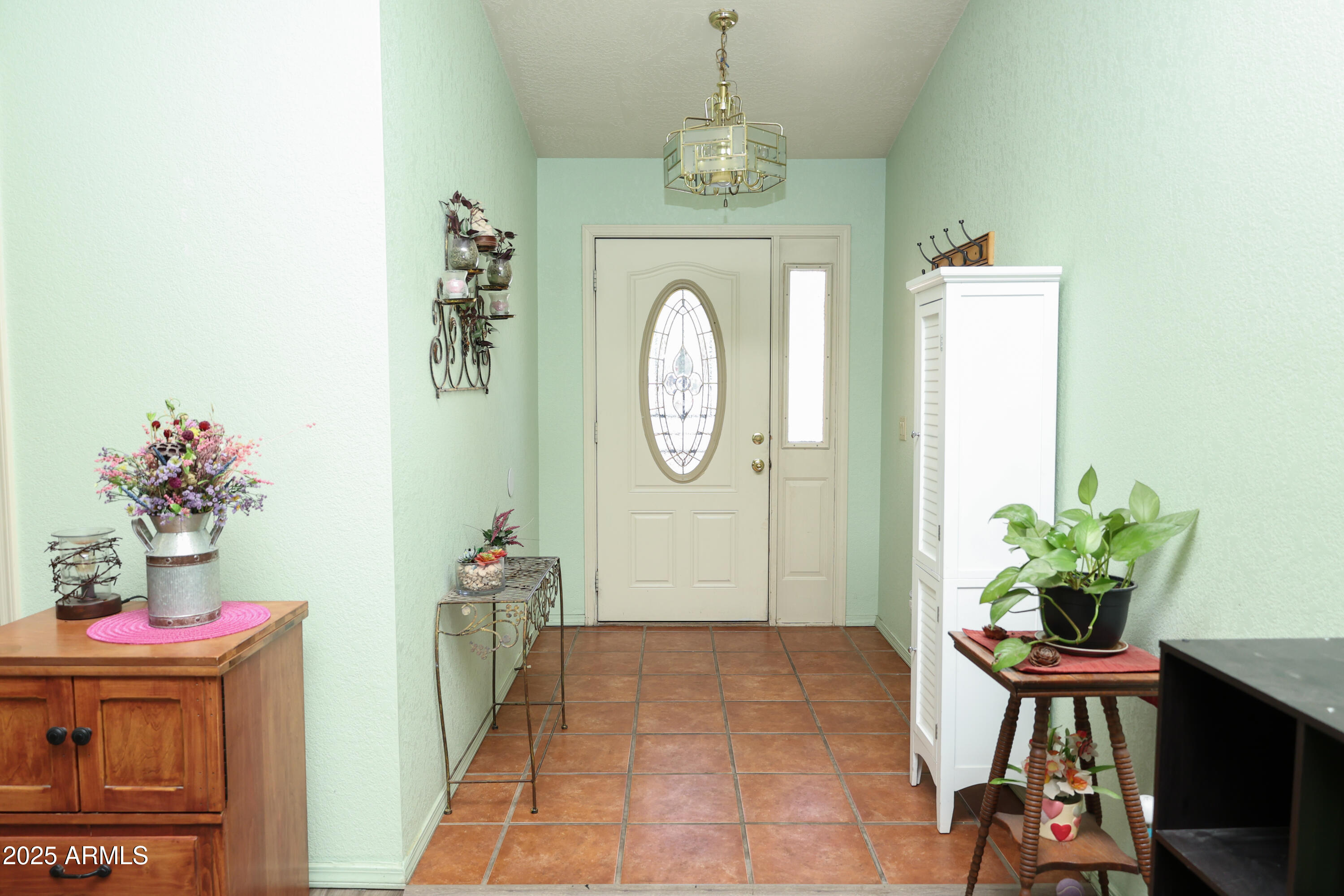 1203 S SETTLERS Circle