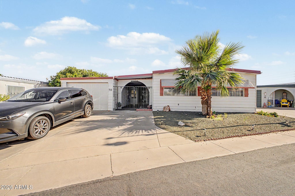 Photo of 10201 N 99th Avenue #70b, Peoria, AZ 85345 (MLS # 7089981)