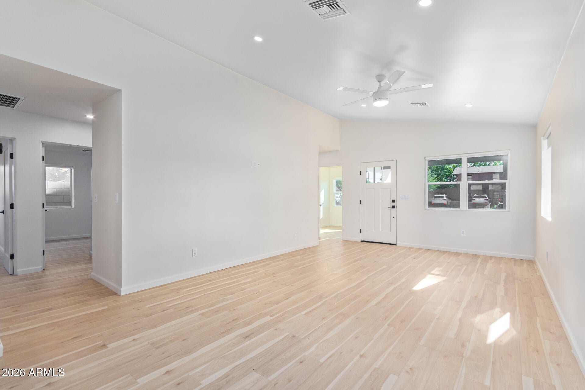 1402 E PIERCE Street MH