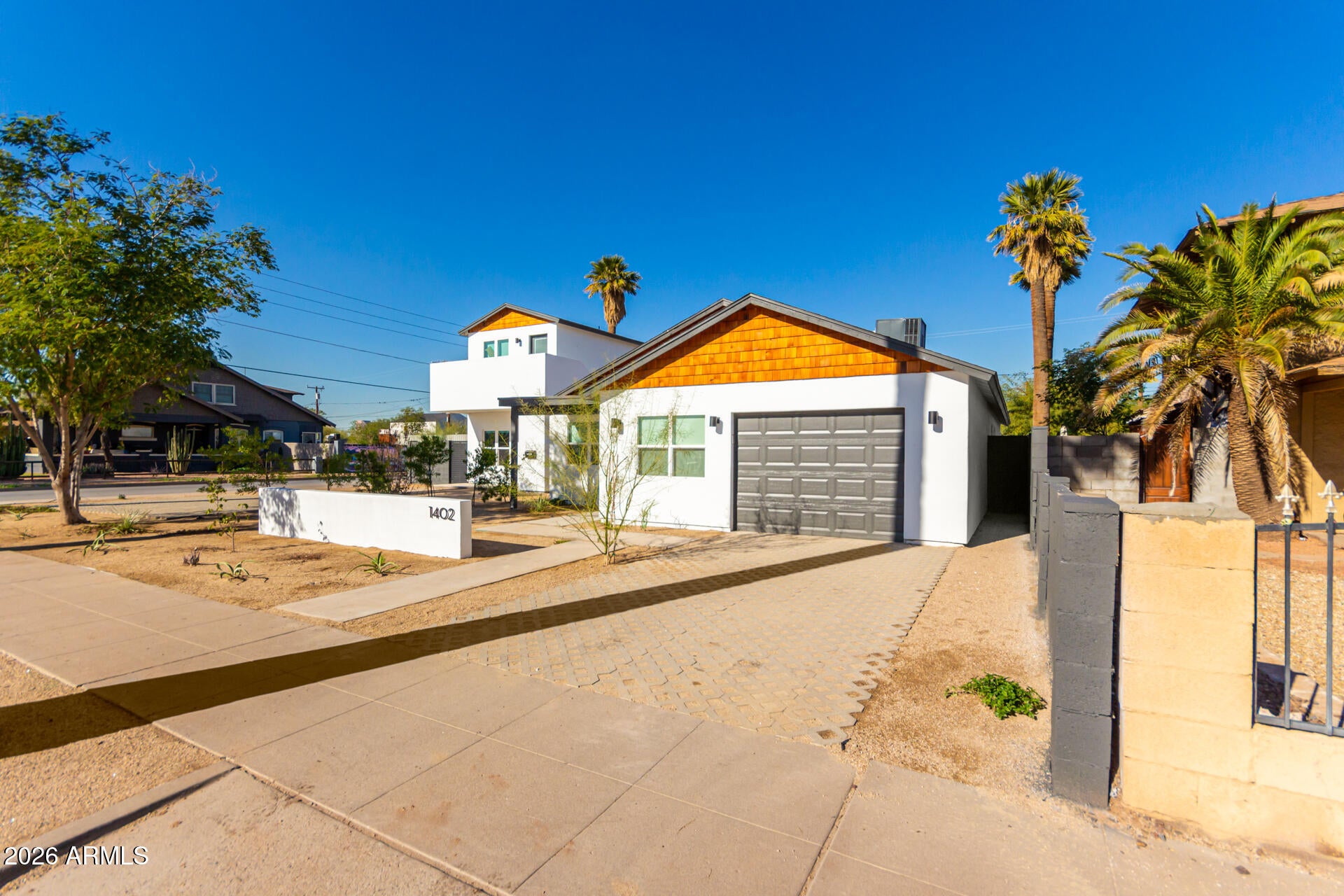 1402 E PIERCE Street MH