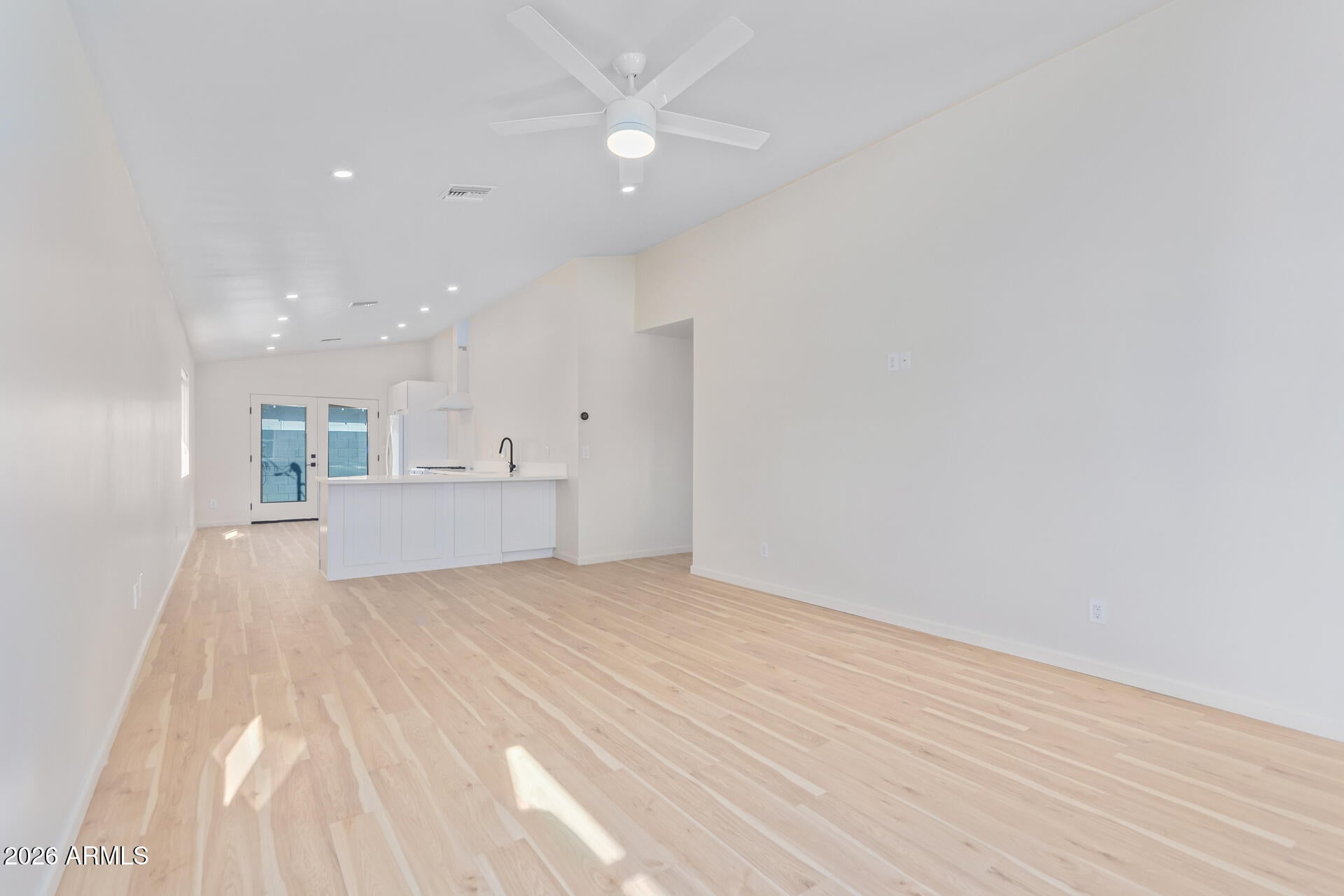 1402 E PIERCE Street MH