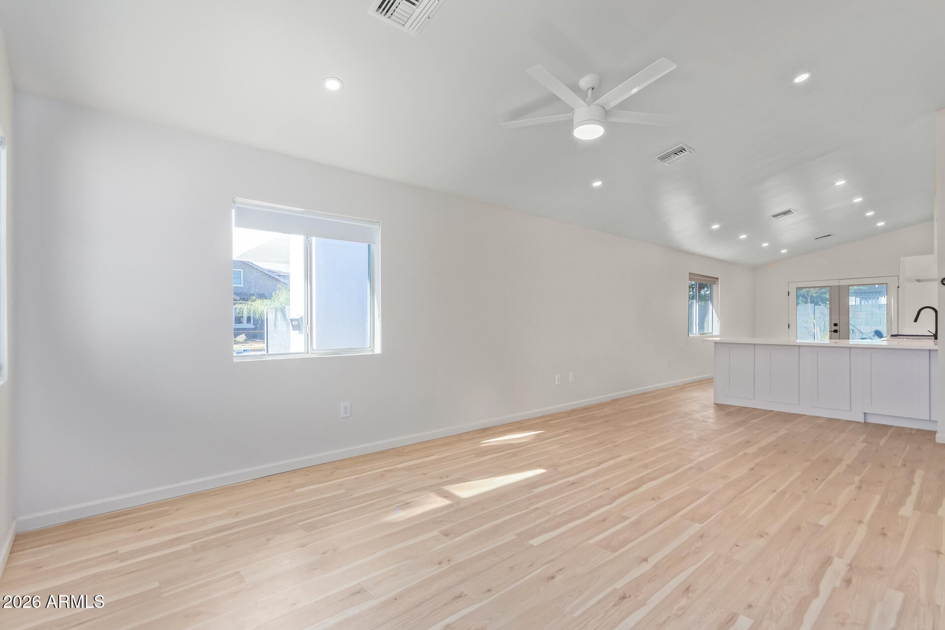 1402 E PIERCE Street MH