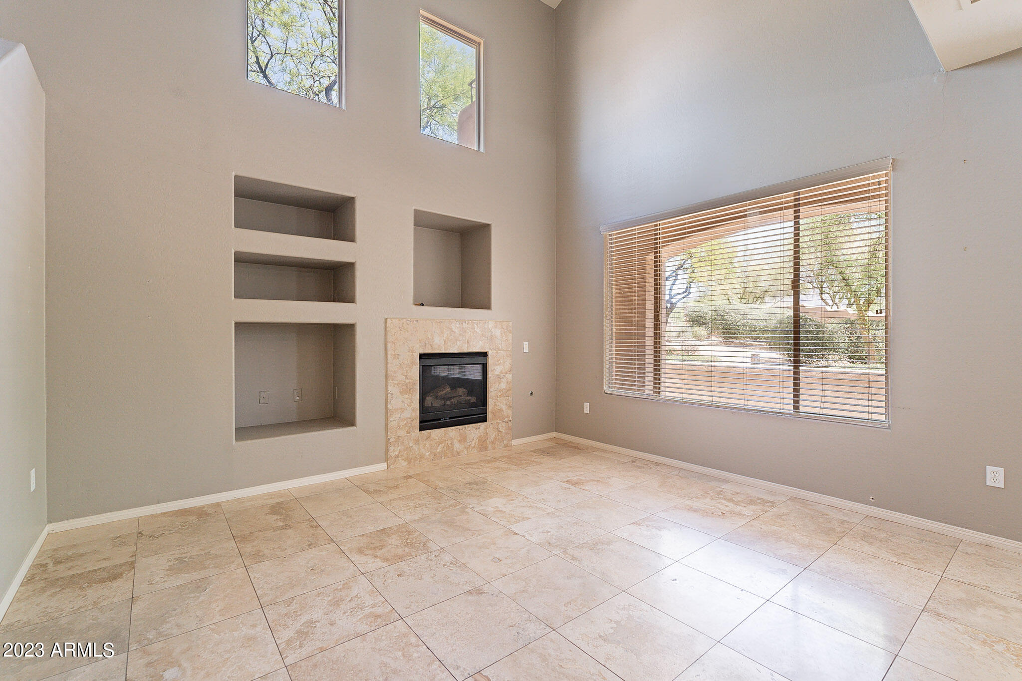 19475 N GRAYHAWK Drive 1105