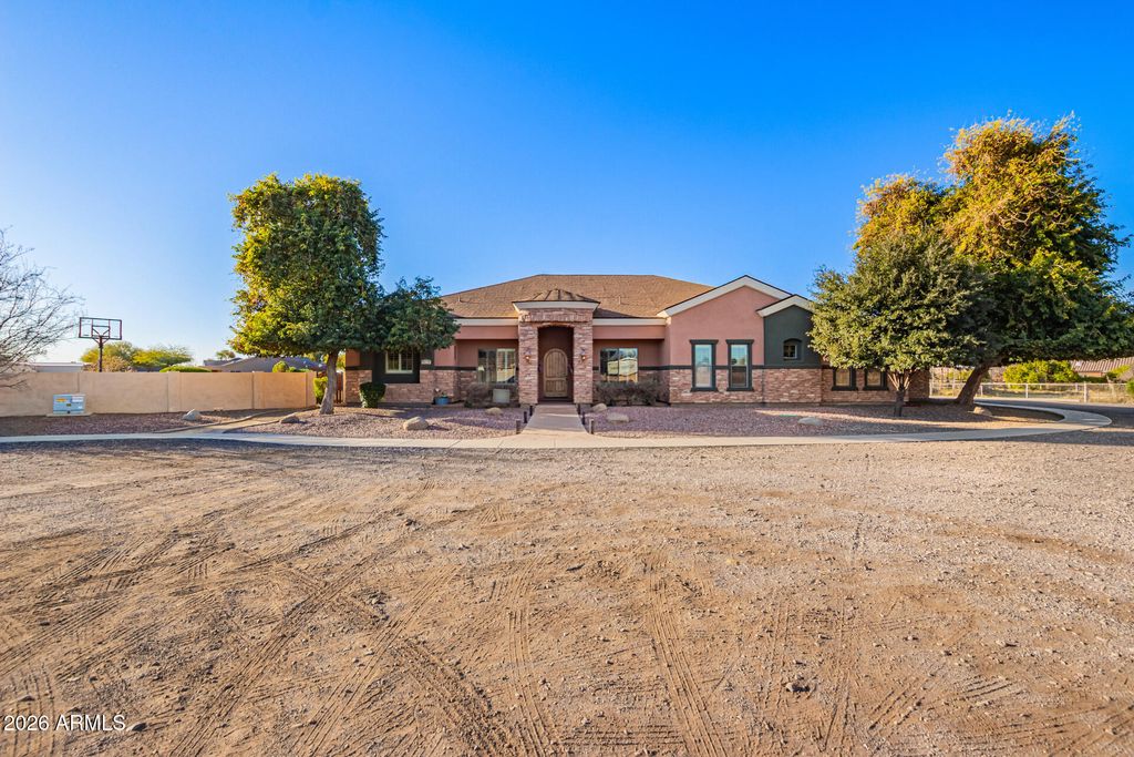 Photo of 25612 S 185th Place, Queen Creek, AZ 85142 (MLS # 6981344)