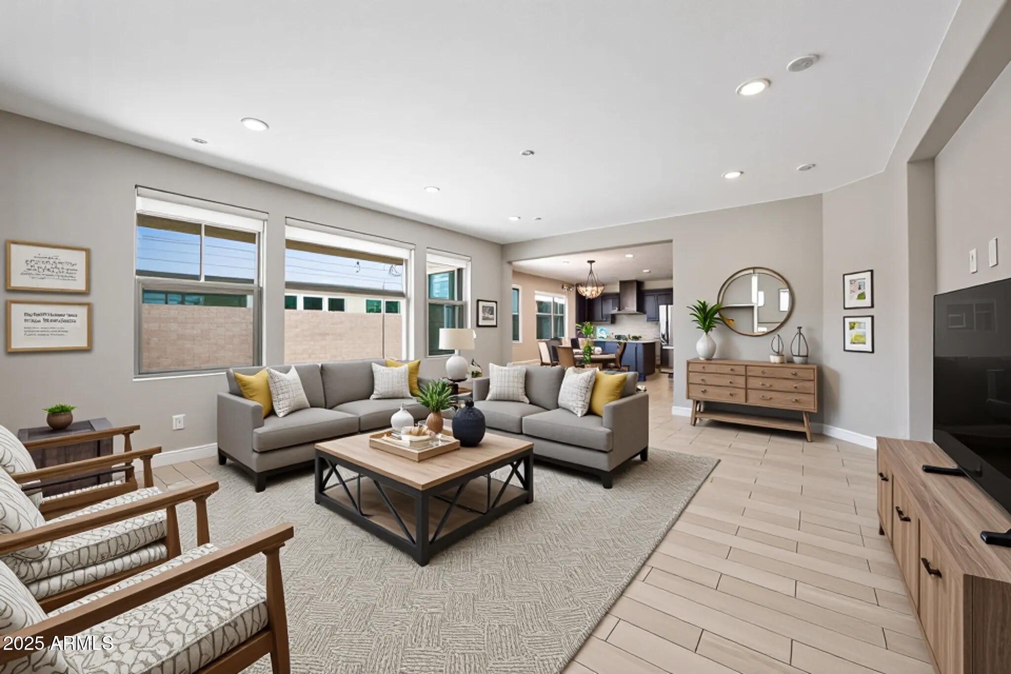 903 W GLACIER Drive