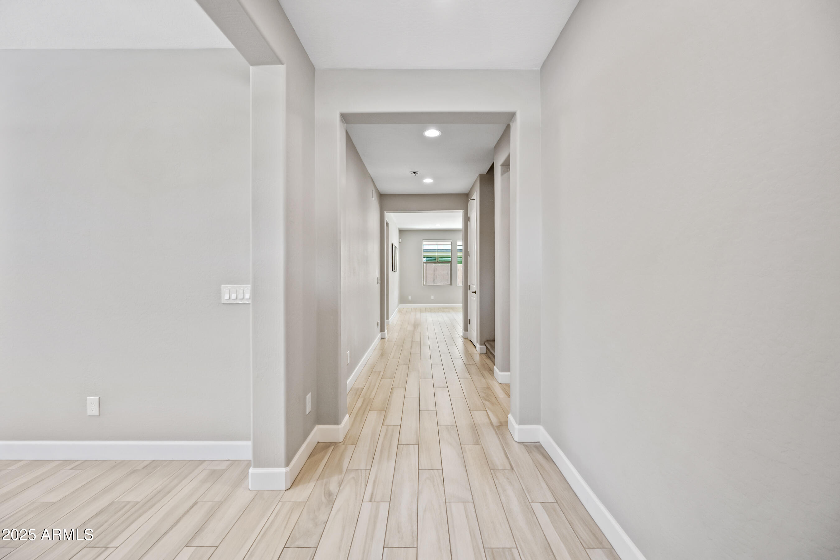 903 W GLACIER Drive