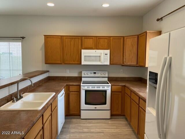 553 E San Carlos Way
