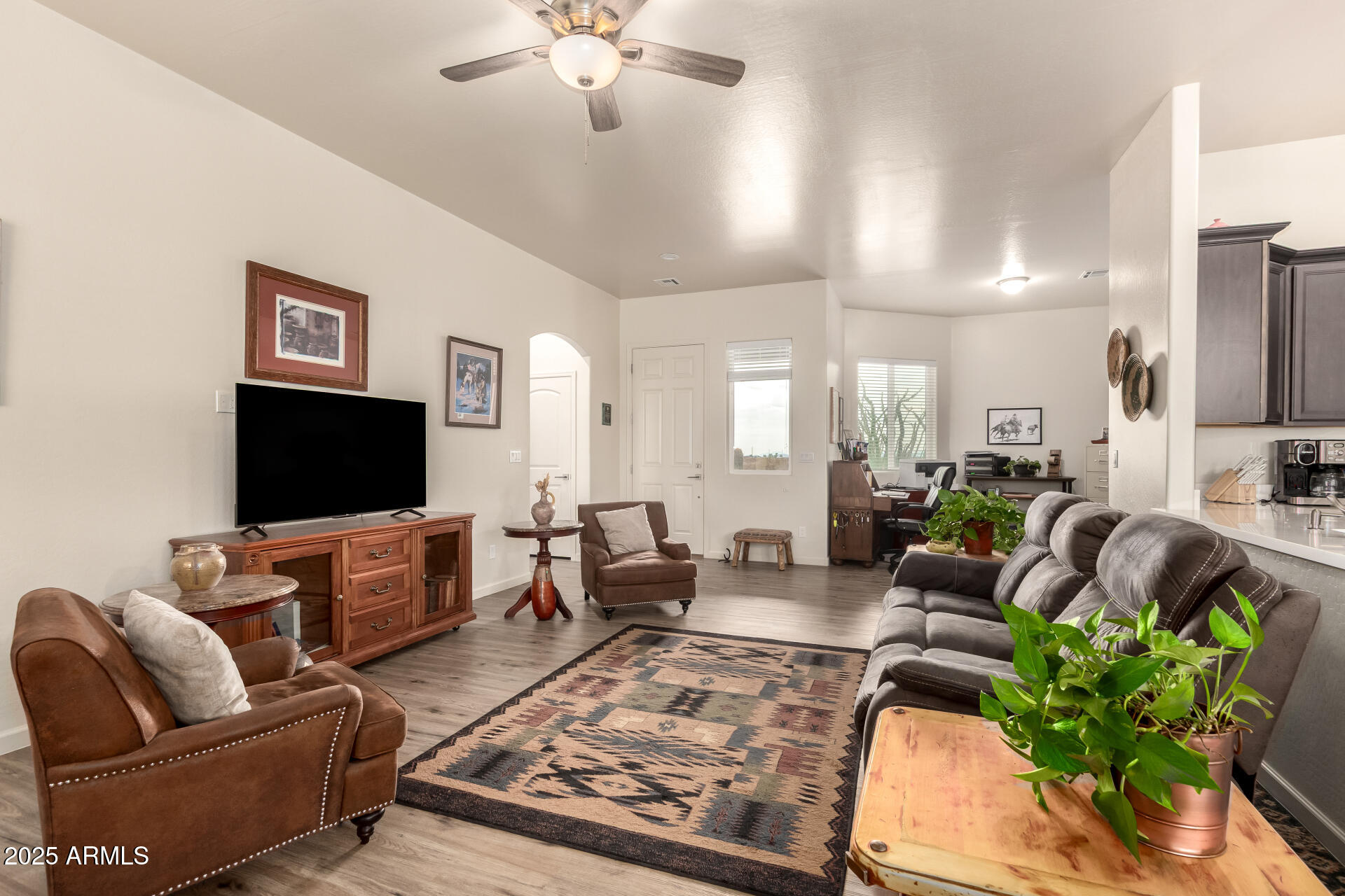 36408 W WHITTON Avenue