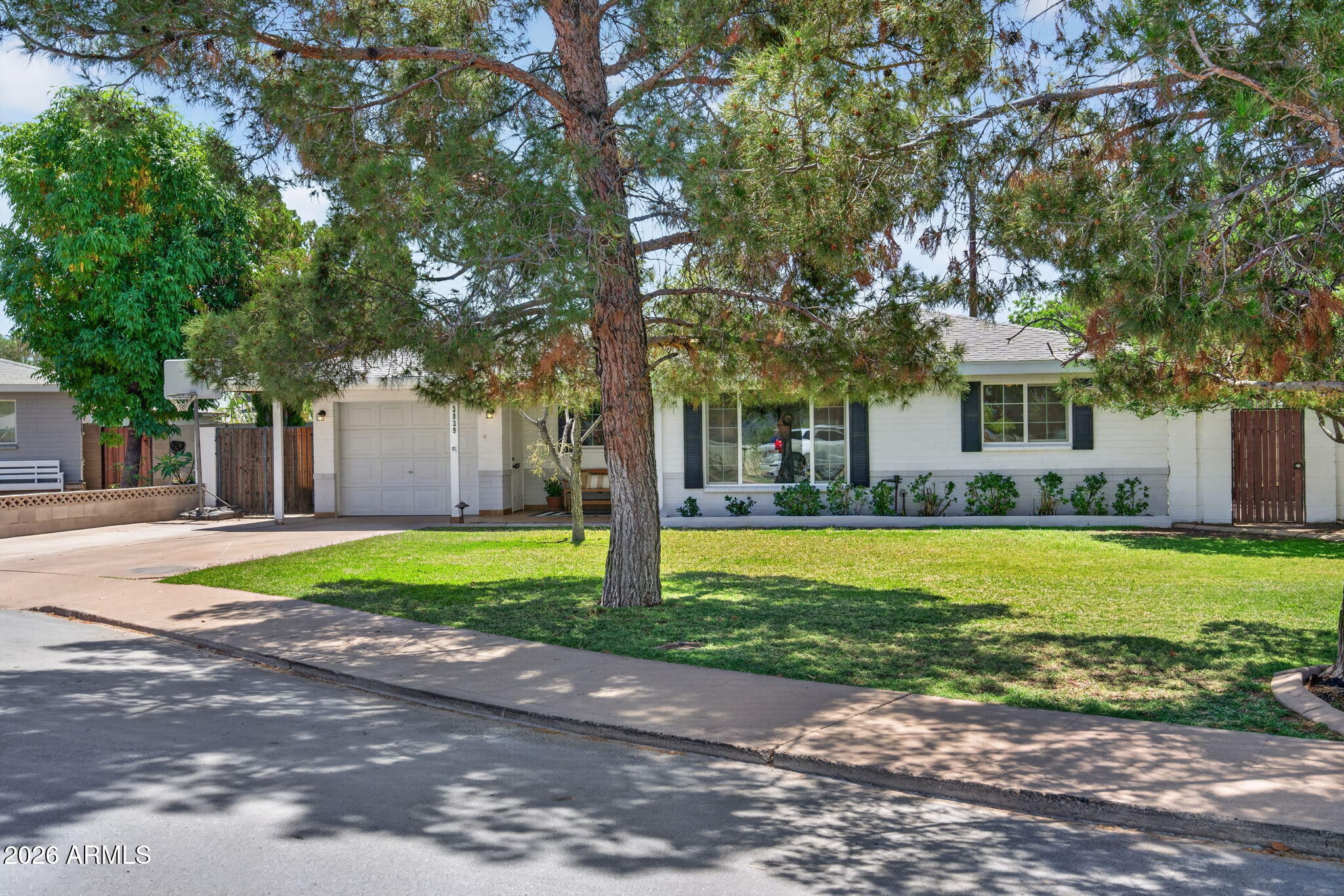 3839 E VERNON Avenue