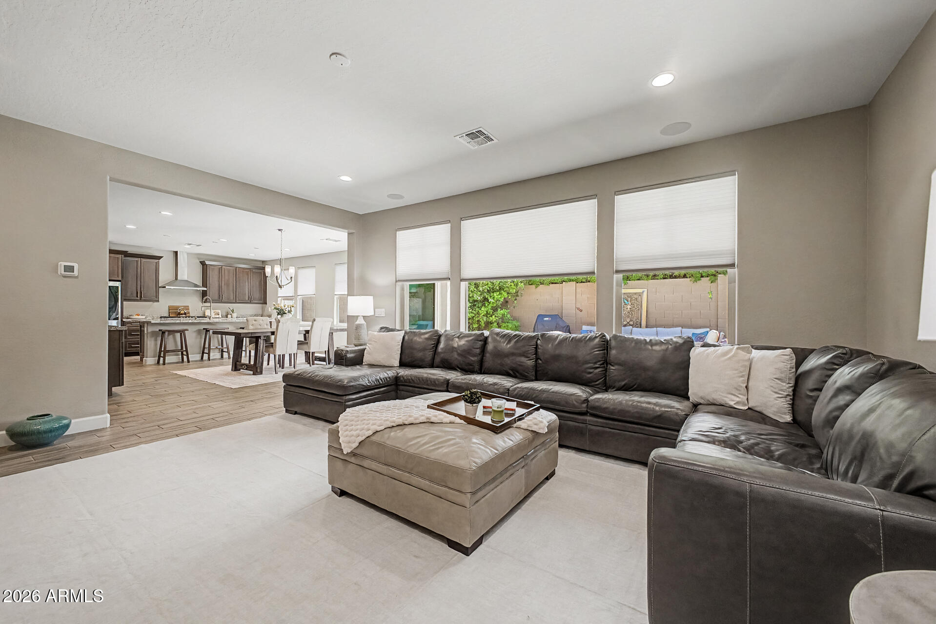 935 W GRAND CANYON Drive