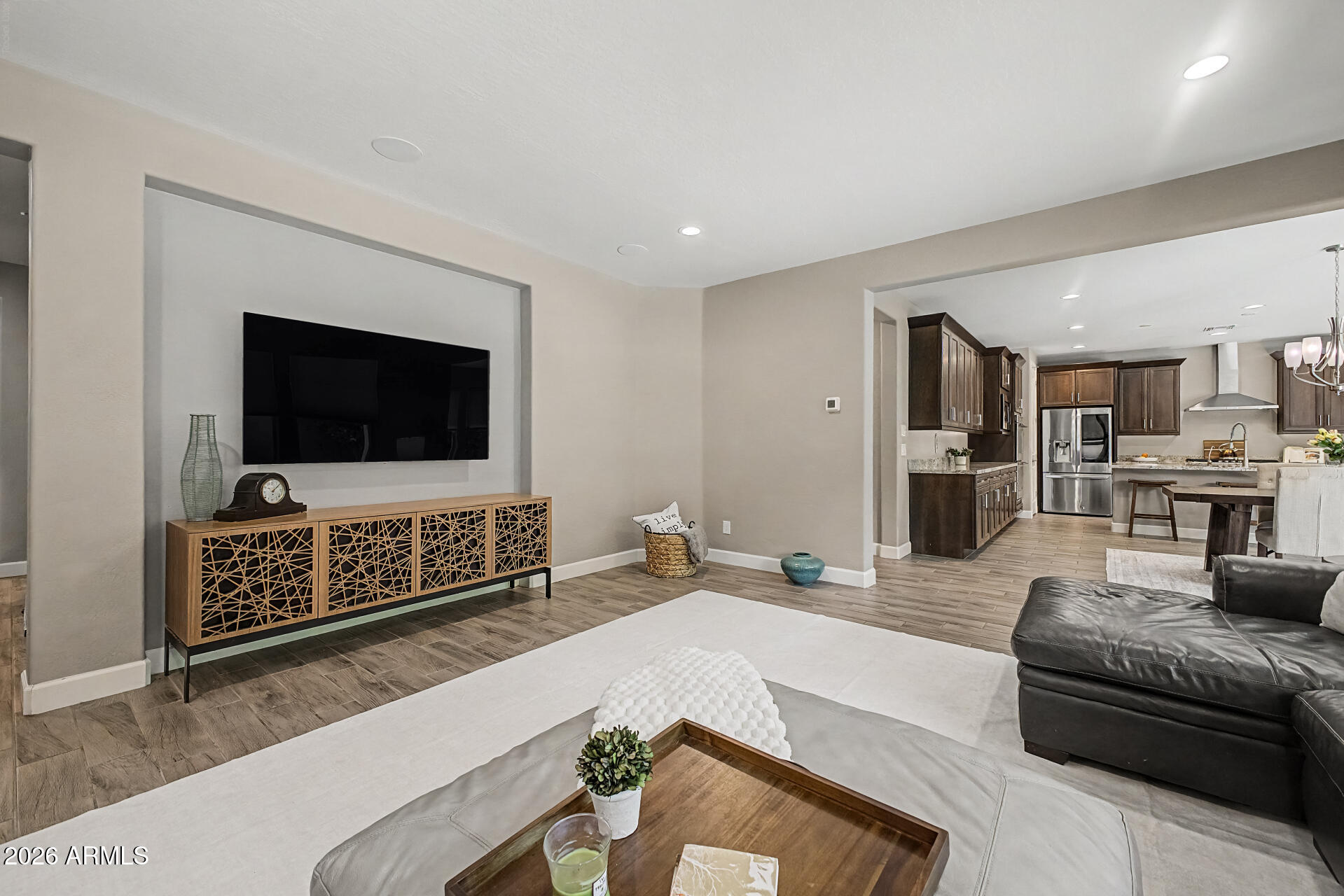 935 W GRAND CANYON Drive