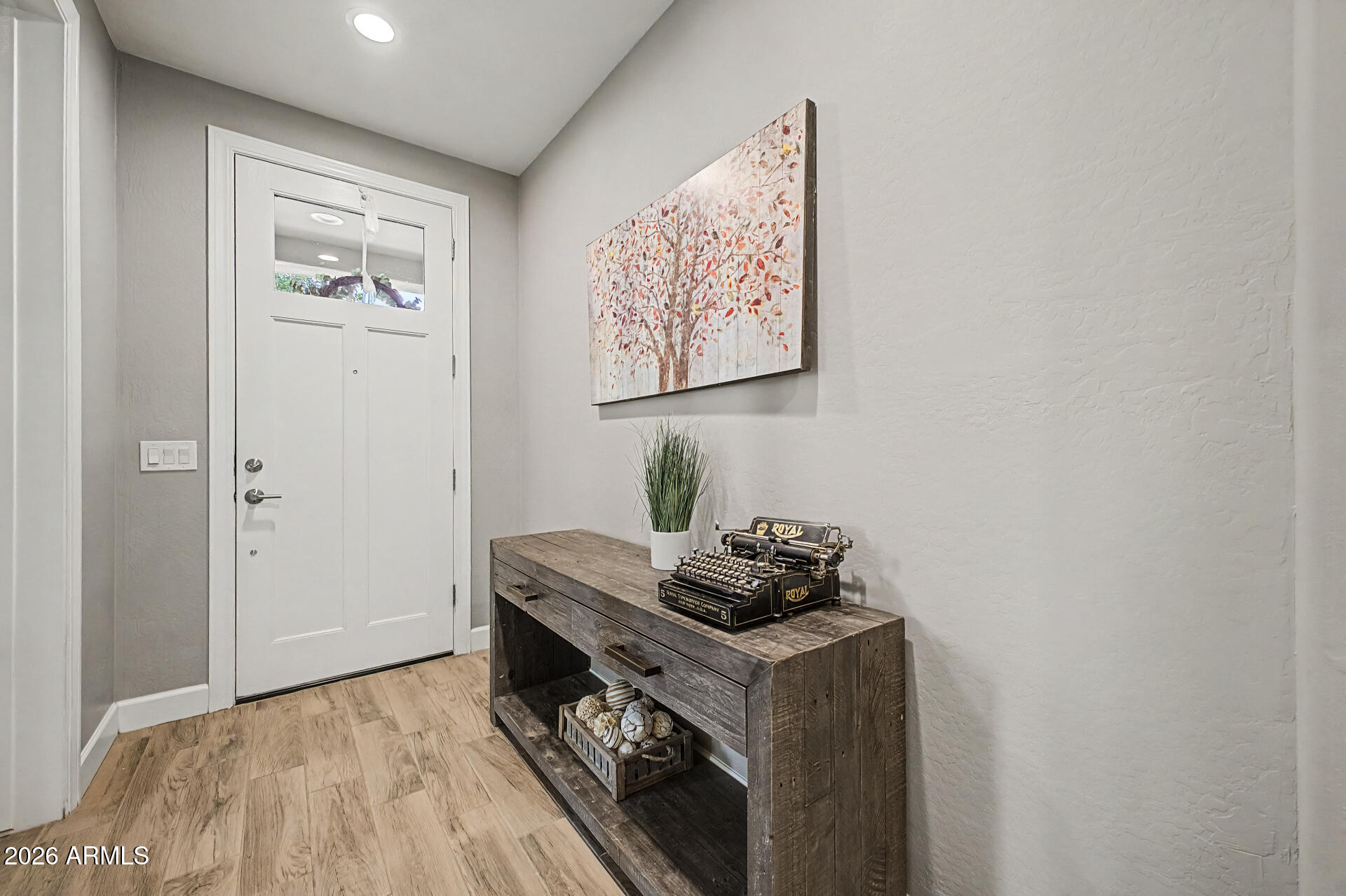 935 W GRAND CANYON Drive