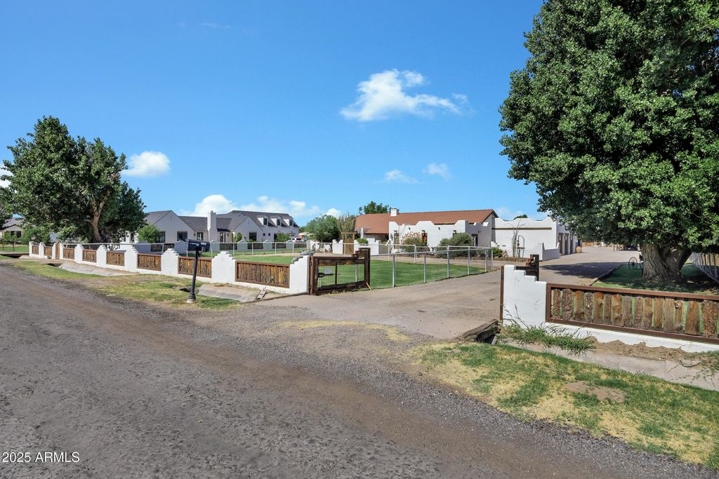 Photo of 21230 S 156th Street, Gilbert, AZ 85298 (MLS # 6998960)