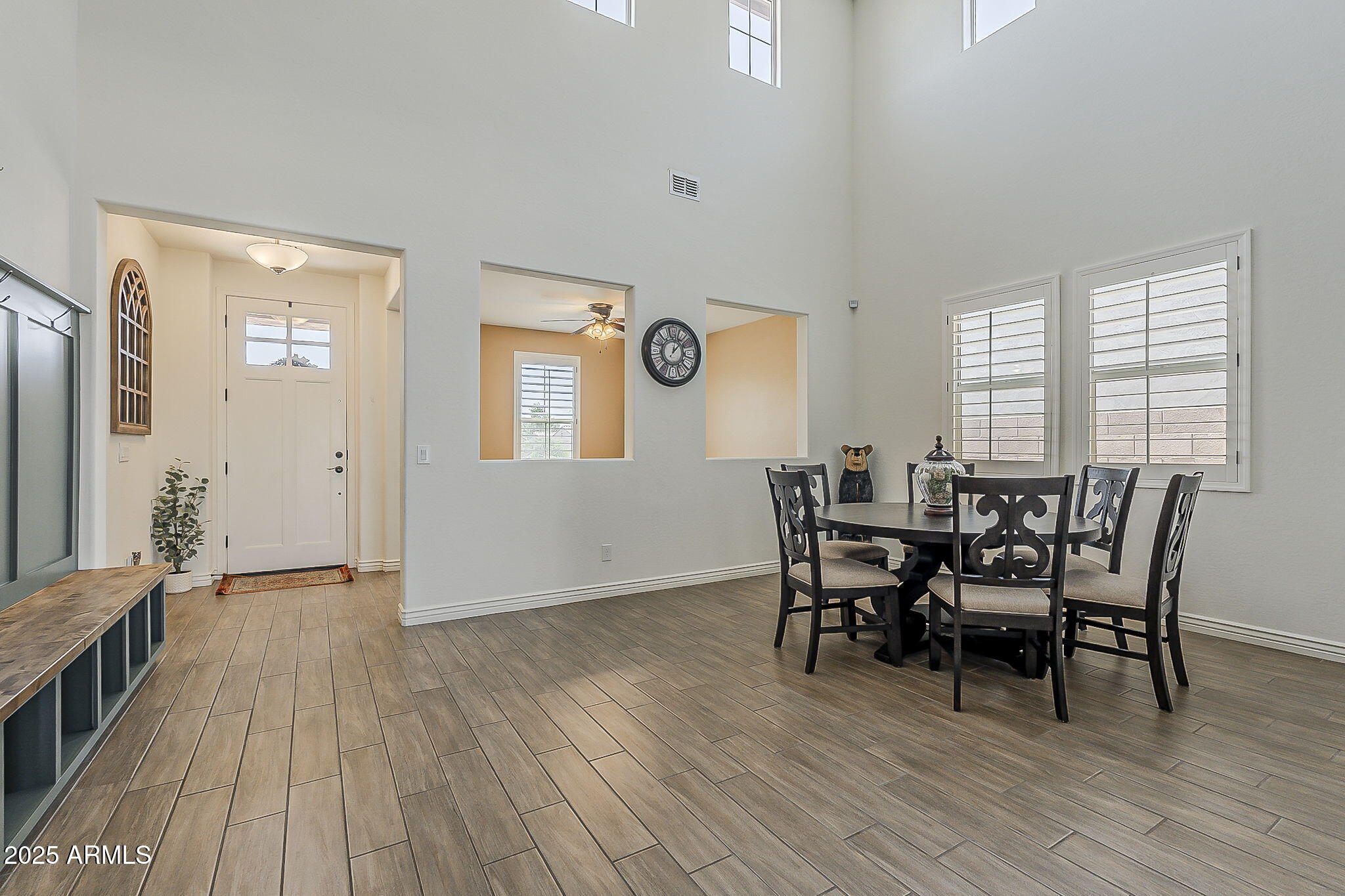 Homes 4 4607 S VENUS --