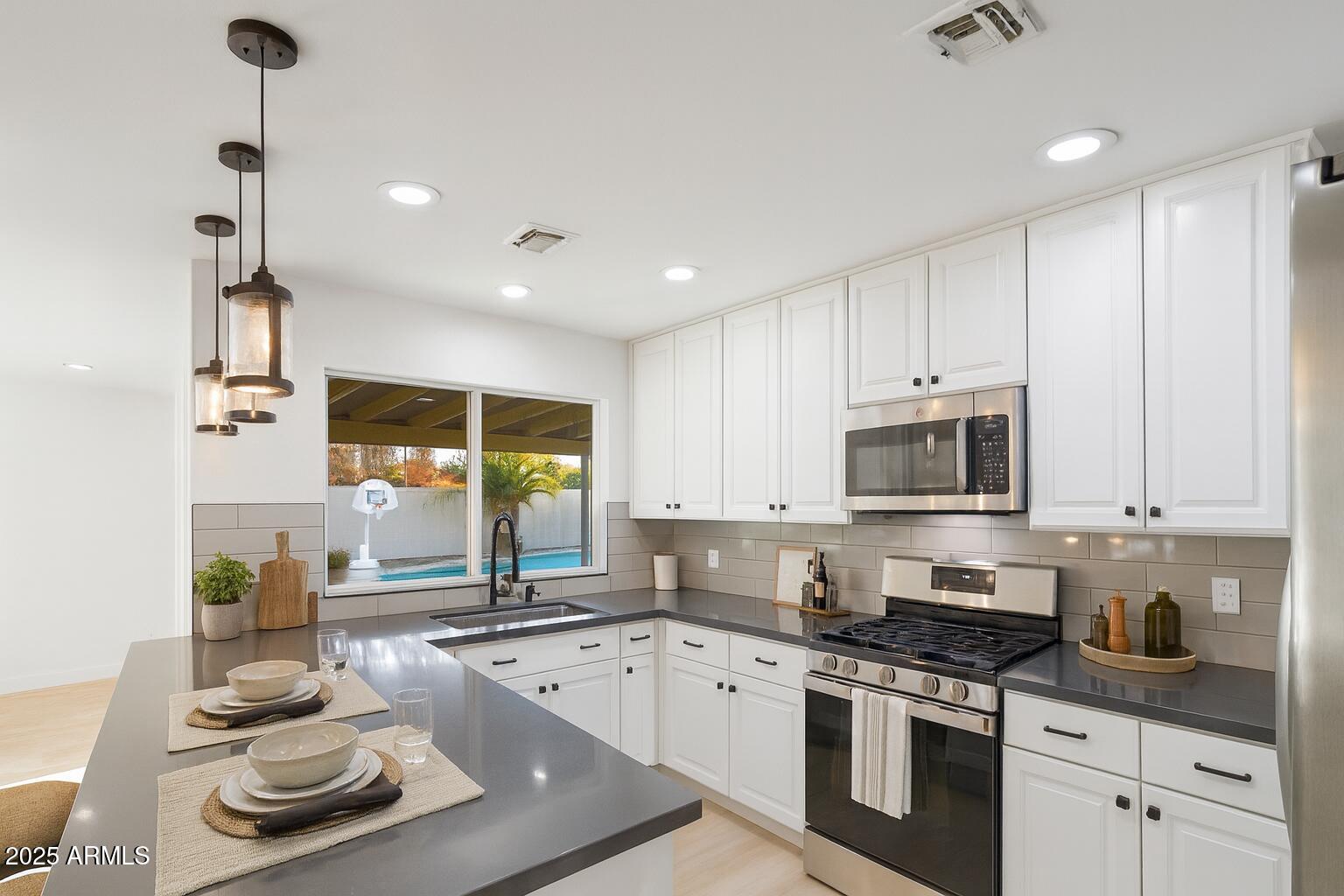 3401 E ALTADENA Avenue