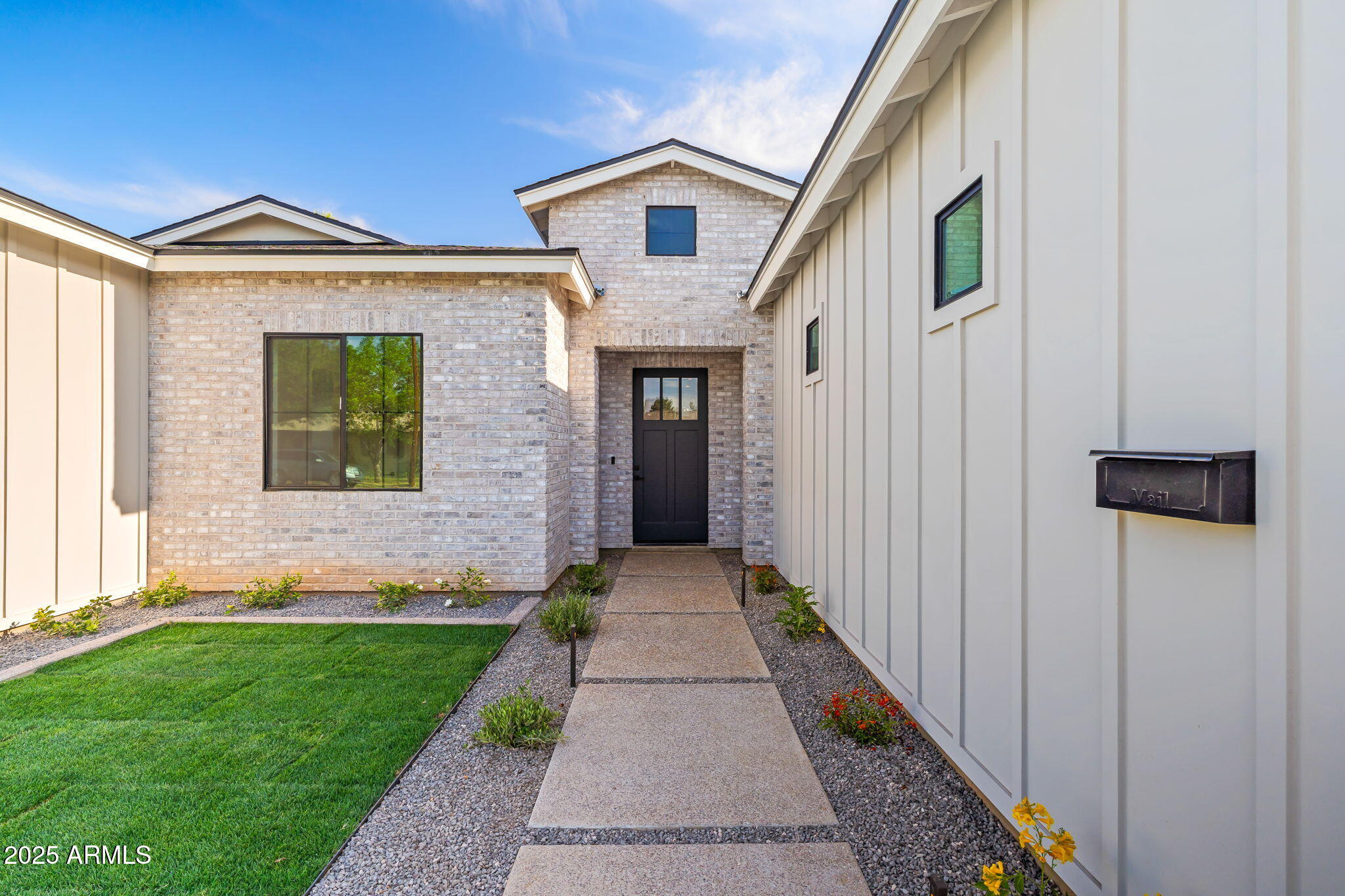 4107 E Edgemont Avenue